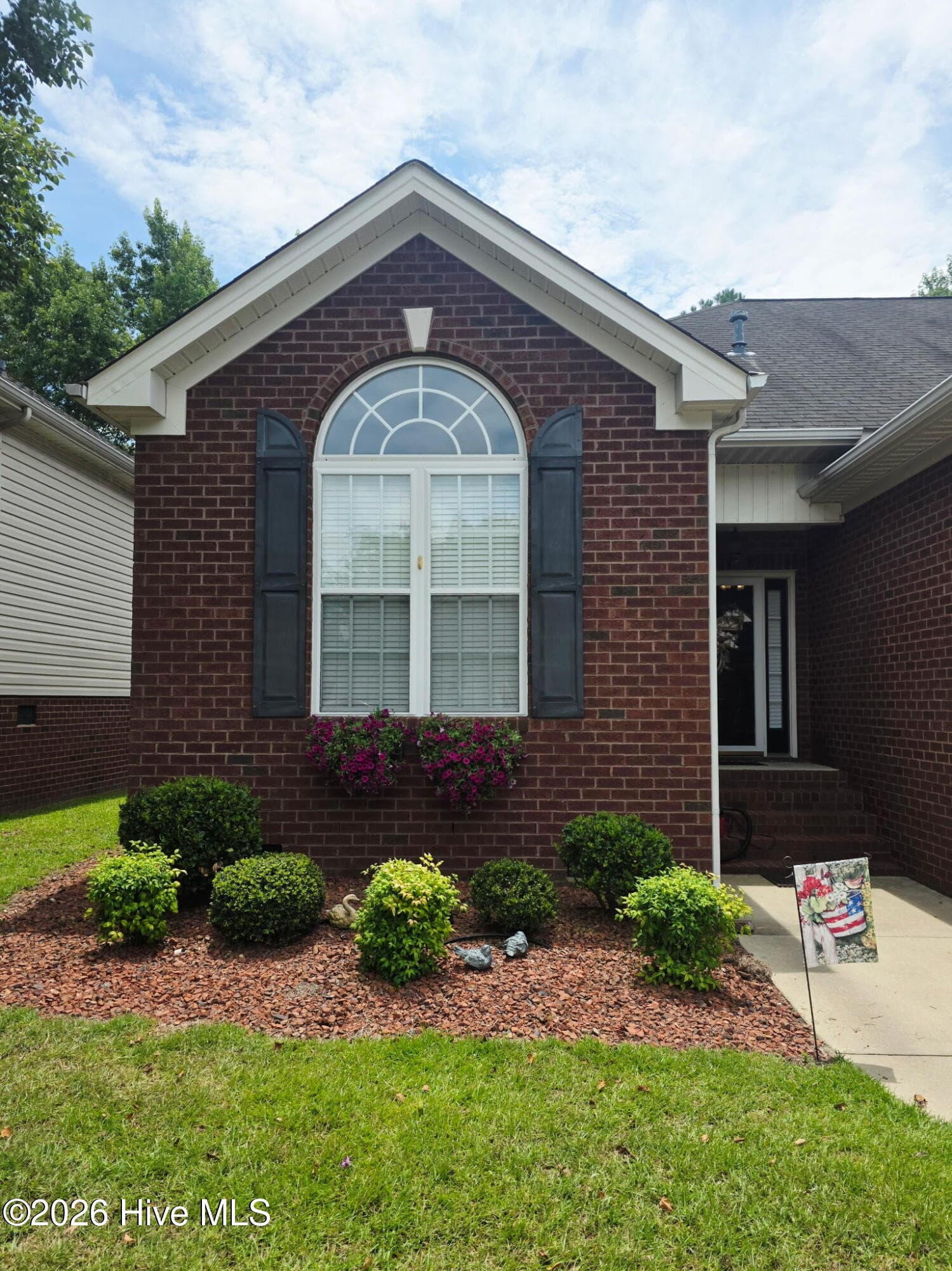 Townhouse at 208 Commonsgate Drive, Goldsboro, NC 27530, photo 2 of 33