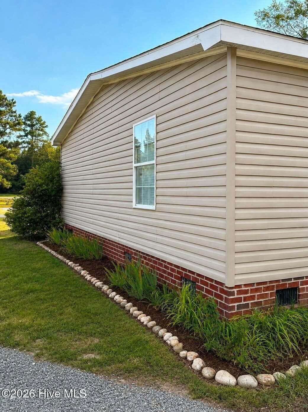 Manufactured Home at 250 Taylor Mill Road, Eure, NC 27935, photo 6 of 19