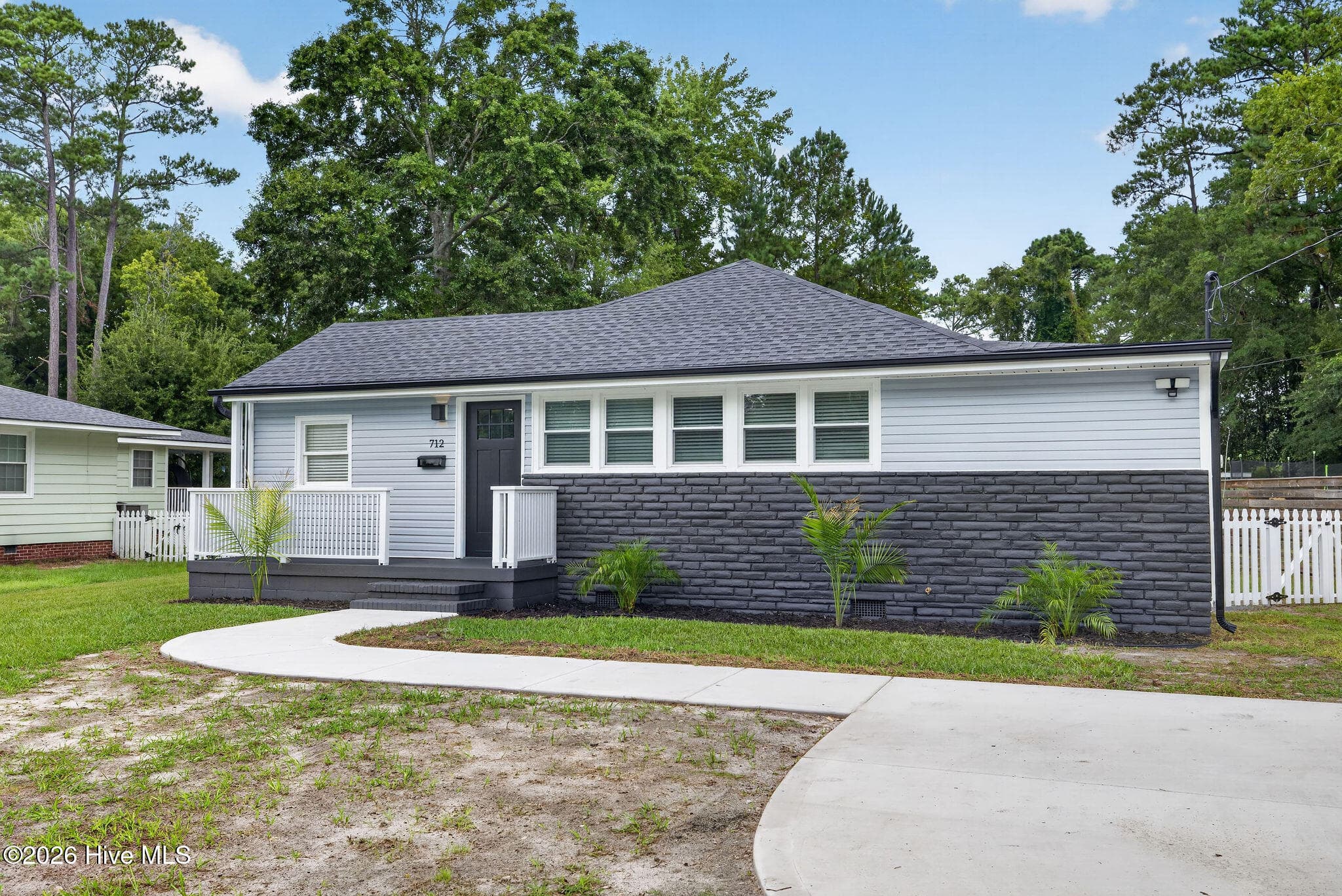 Single Family Residence at 712 Rosemont Avenue, Wilmington, NC 28403, photo 4 of 36