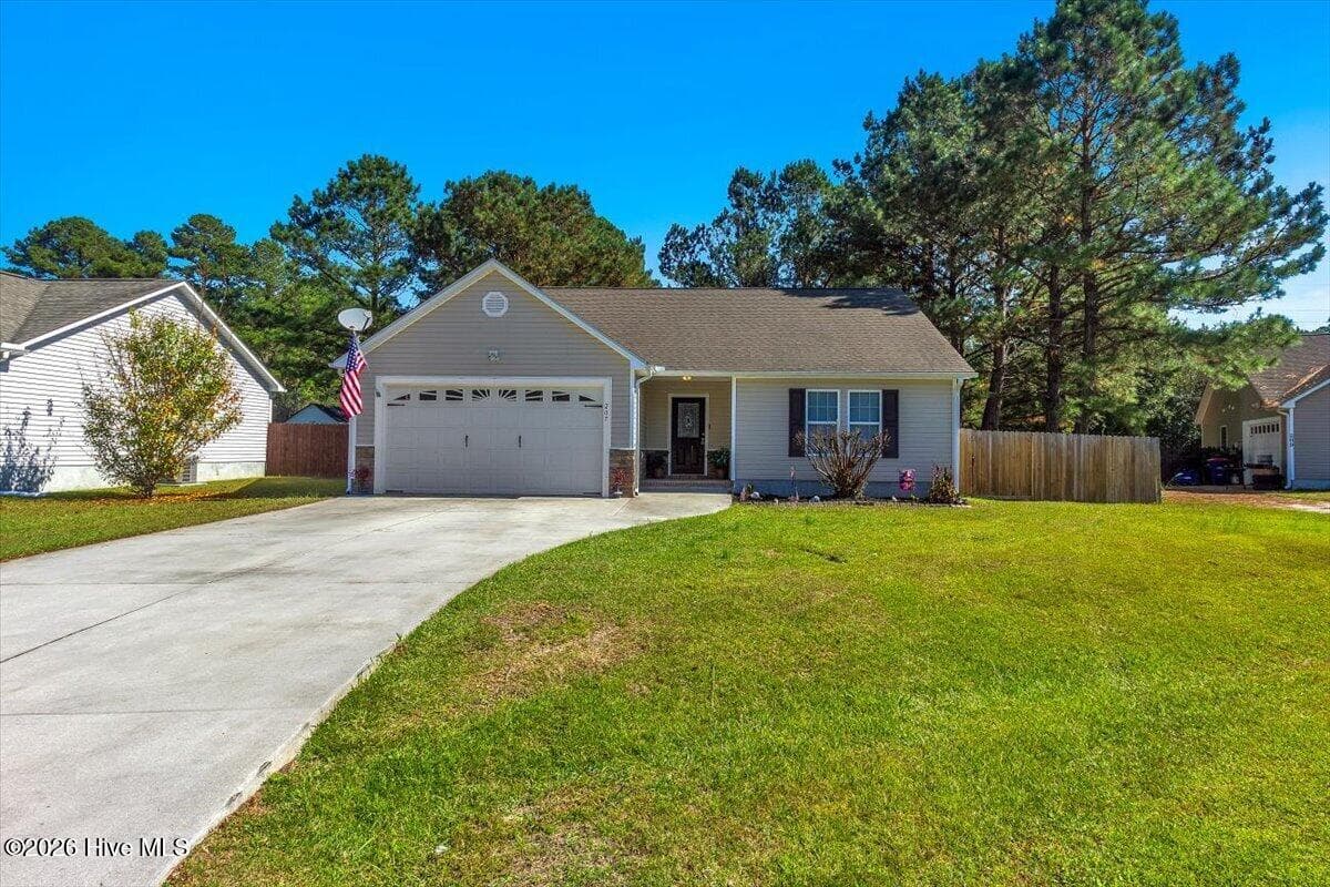 Single Family Residence at 207 Demetrius Court, Hubert, NC 28539, photo 2 of 35