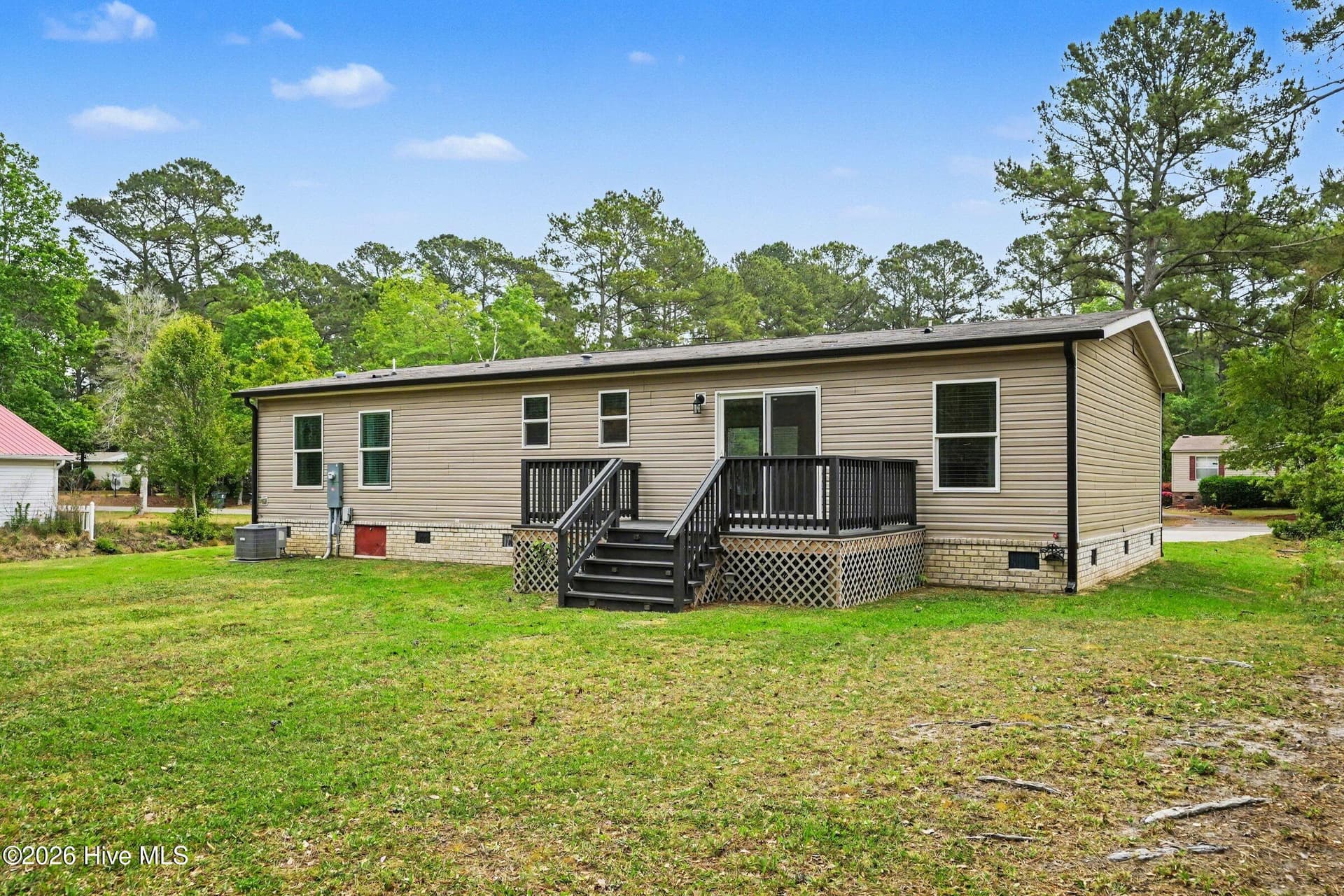 Manufactured Home at 335 Ridgewood Drive NW, Calabash, NC 28467, photo 37 of 39