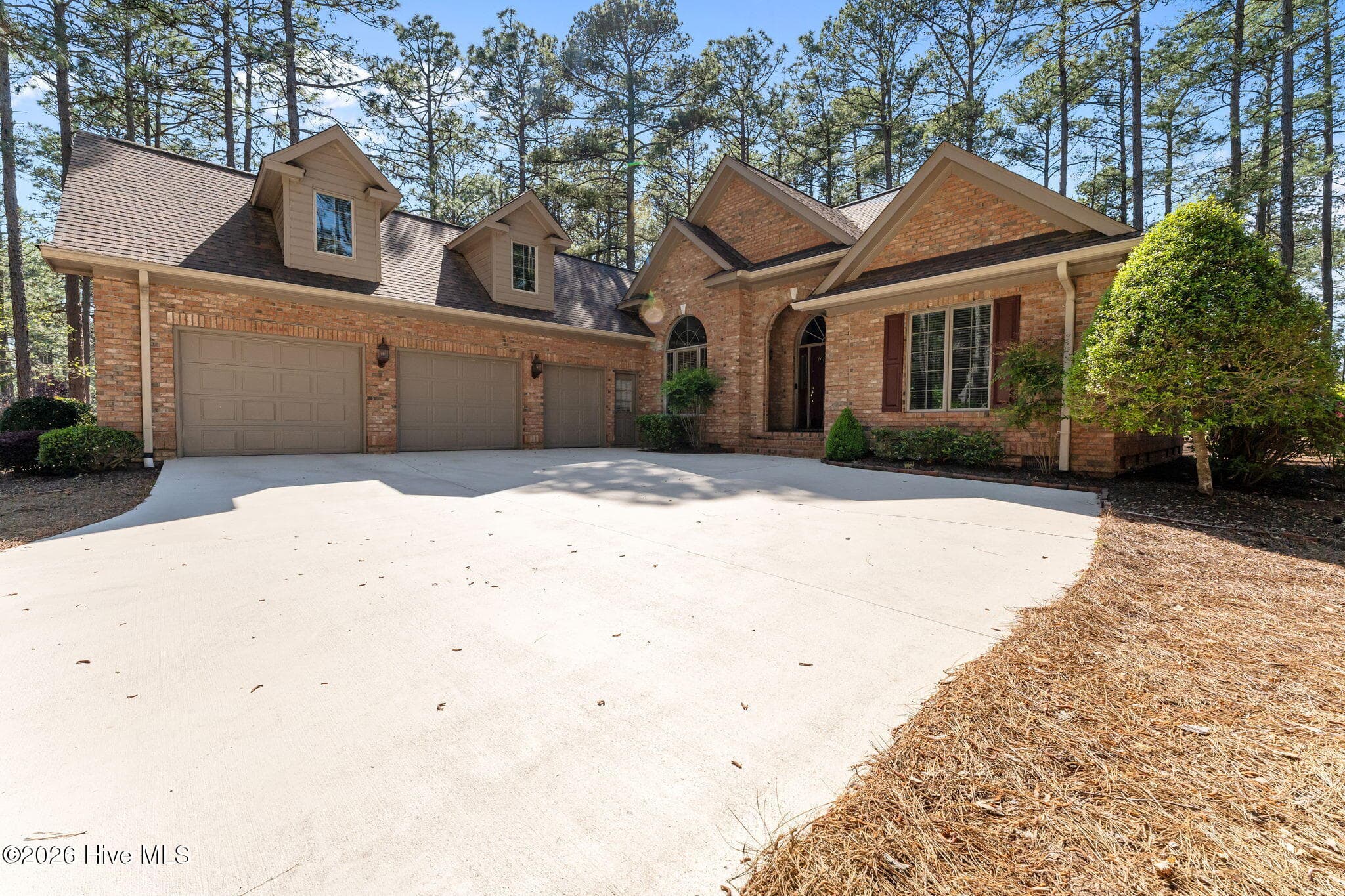 Single Family Residence at 28 Abbottsford Drive, Pinehurst, NC 28374, photo 4 of 51