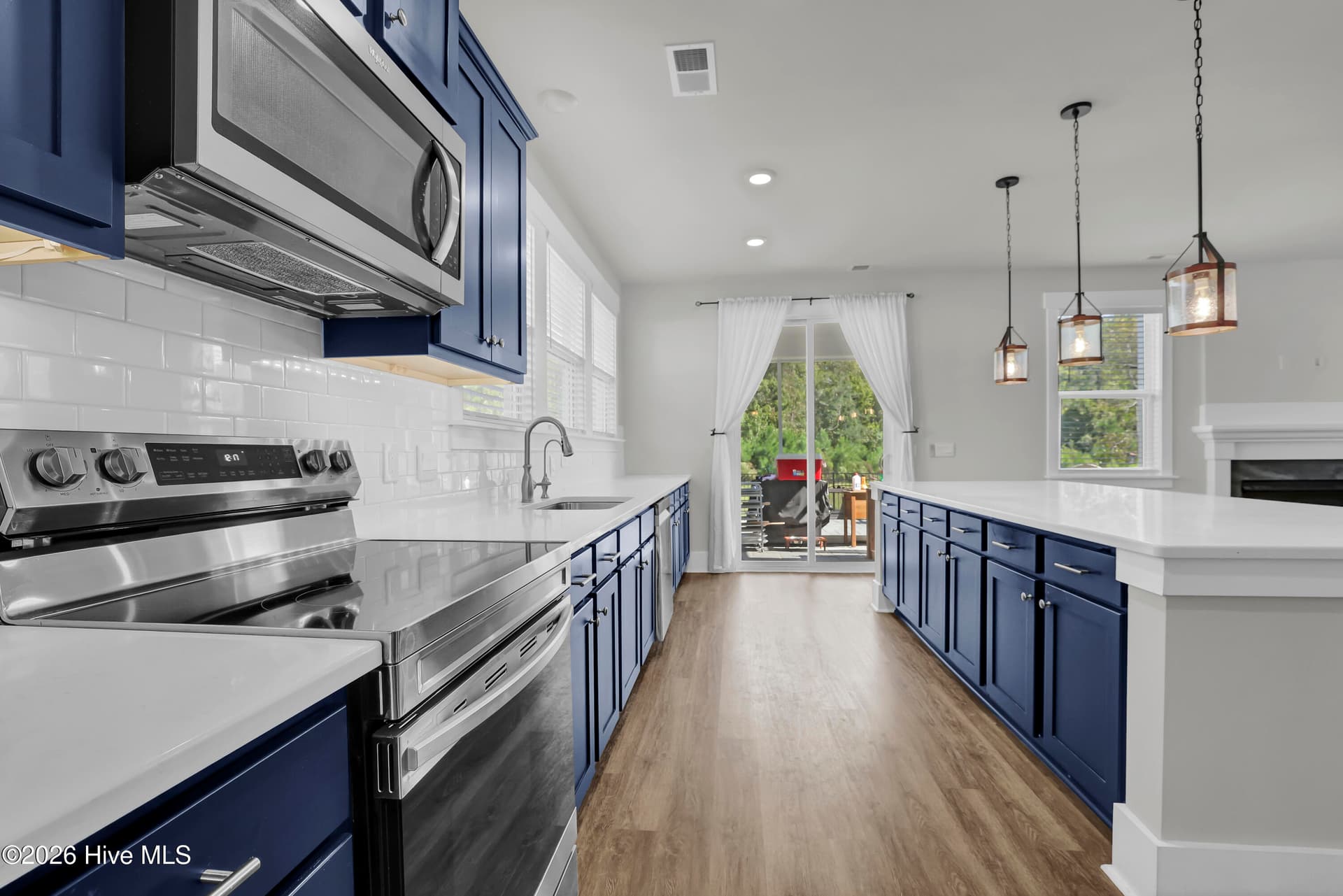 Kitchen View - 512 Edgewater Way, Surf City, NC 28445