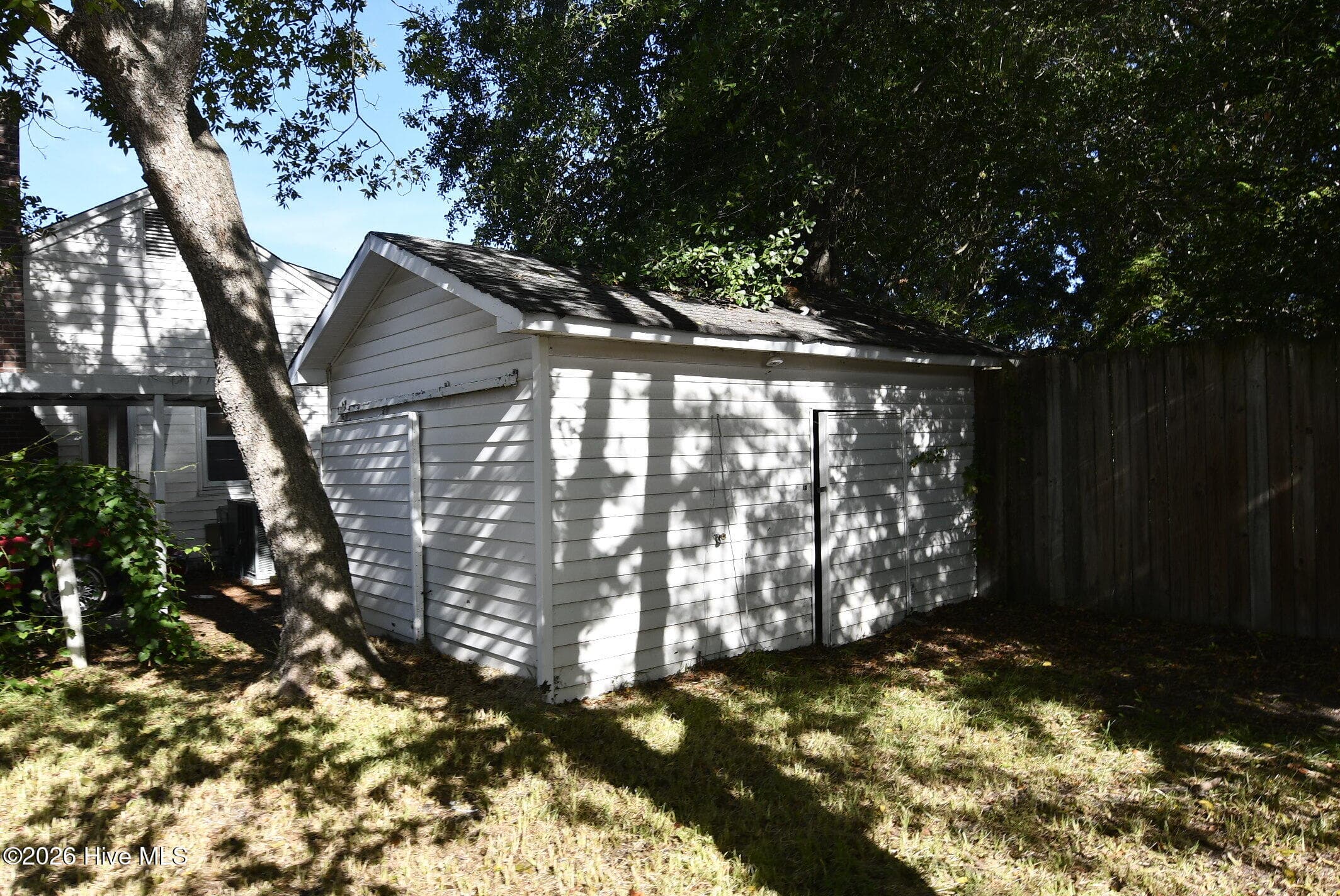 Single Family Residence at 114 S Gillespie Street, Elizabethtown, NC 28337, photo 16 of 17