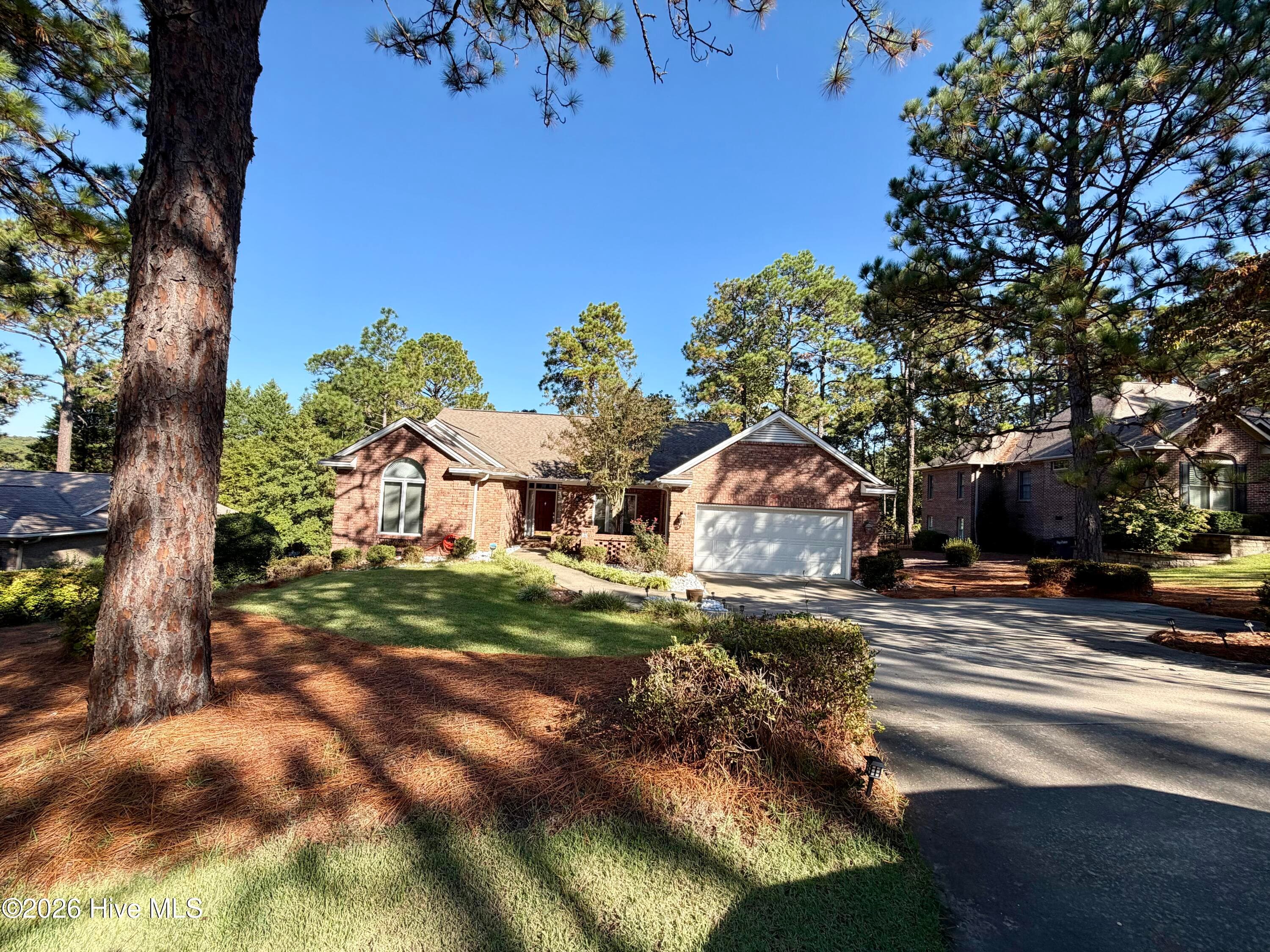 Single Family Residence at 25 Ivy Way, Pinehurst, NC 28374, photo 2 of 53