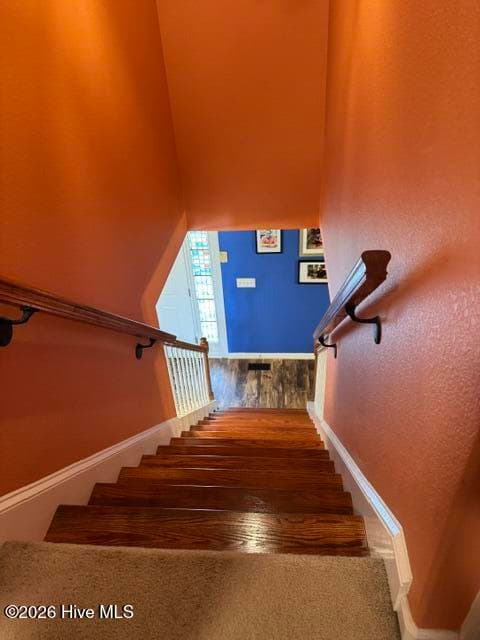 hard wood stairs - 4131 N Nc 118 Highway, Grifton, NC 28530