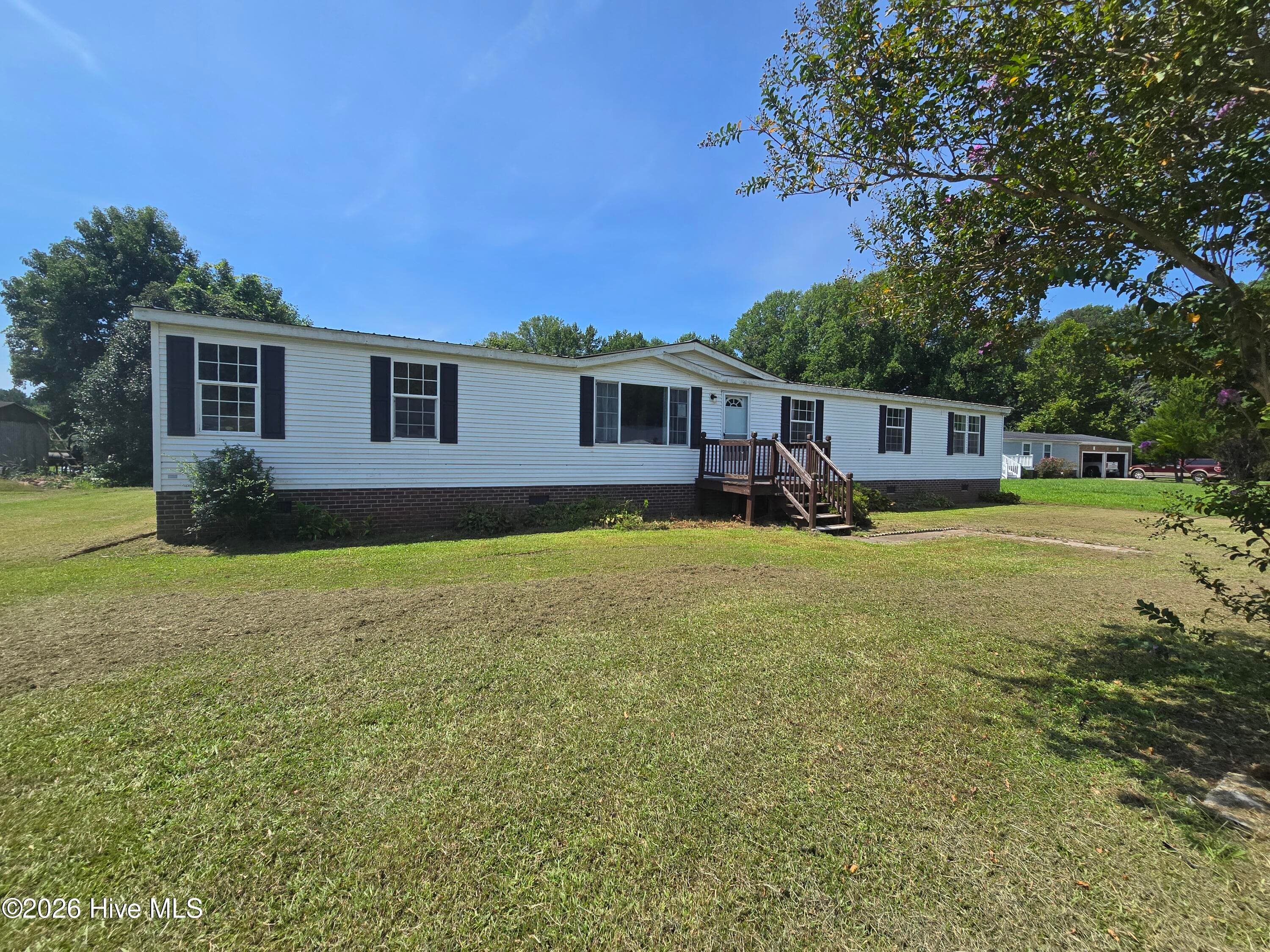 Manufactured Home at 307 Kimberly Court, Elizabeth City, NC 27909, photo 2 of 20