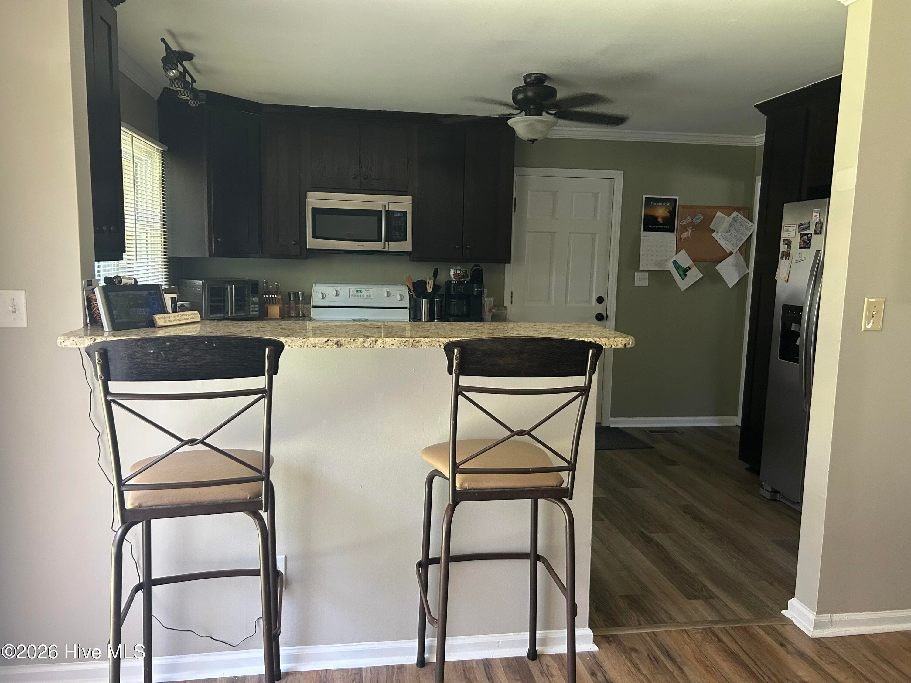 Single Family Residence at 197 Hillcrest Drive, Elizabethtown, NC 28337, photo 2 of 2