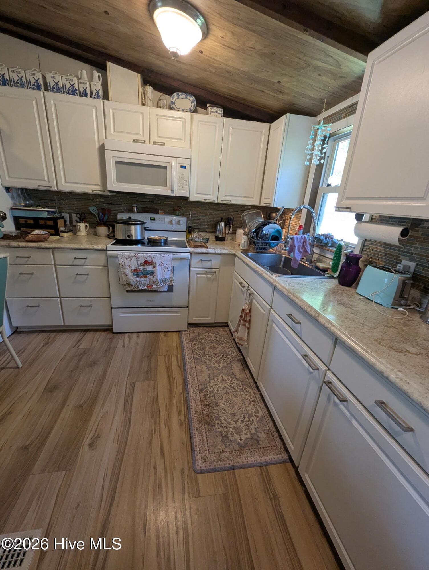 Manufactured Home at 230 Youpon Drive, Hubert, NC 28539, photo 14 of 19
