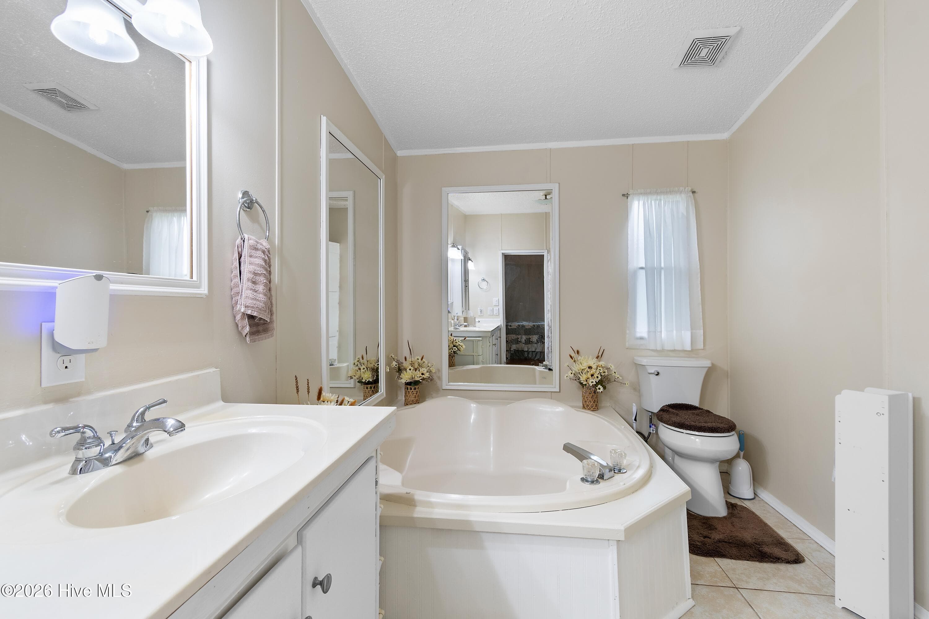Manufactured Home at 1109 Nautical Lane SW, Calabash, NC 28467, photo 21 of 34