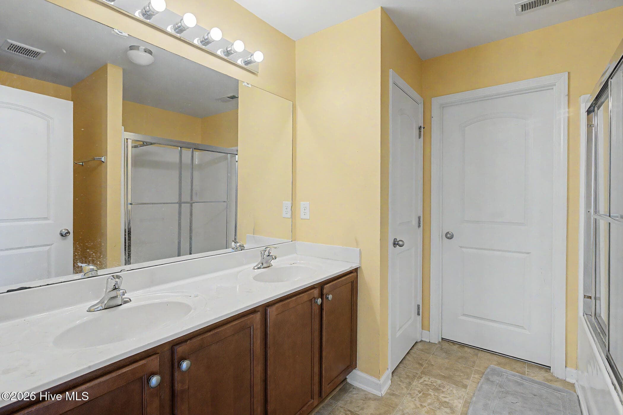 Single Family Residence at 2529 Spinnaker Drive, Hope Mills, NC 28348, photo 16 of 19