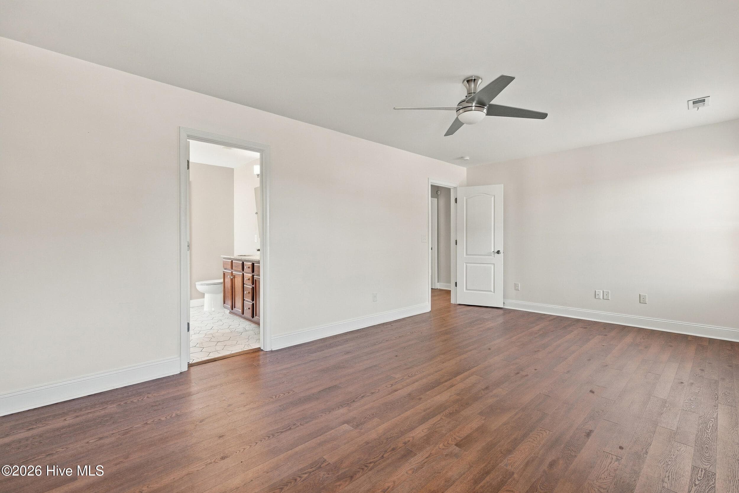 Single Family Residence at 1570 Stones Edge Loop, Wilmington, NC 28405, photo 24 of 64