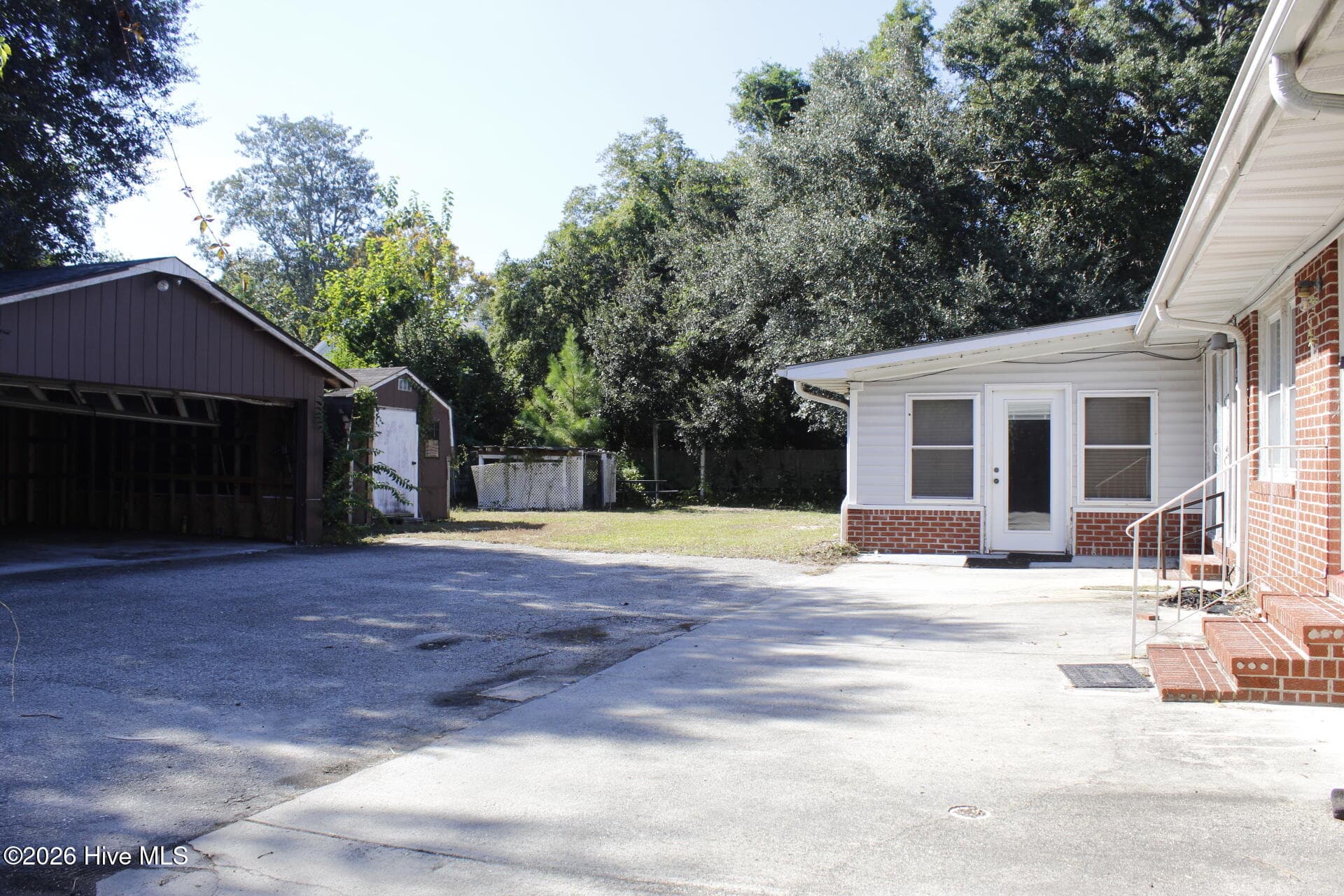 Single Family Residence at 2124 Oleander Drive, Wilmington, NC 28403, photo 29 of 32