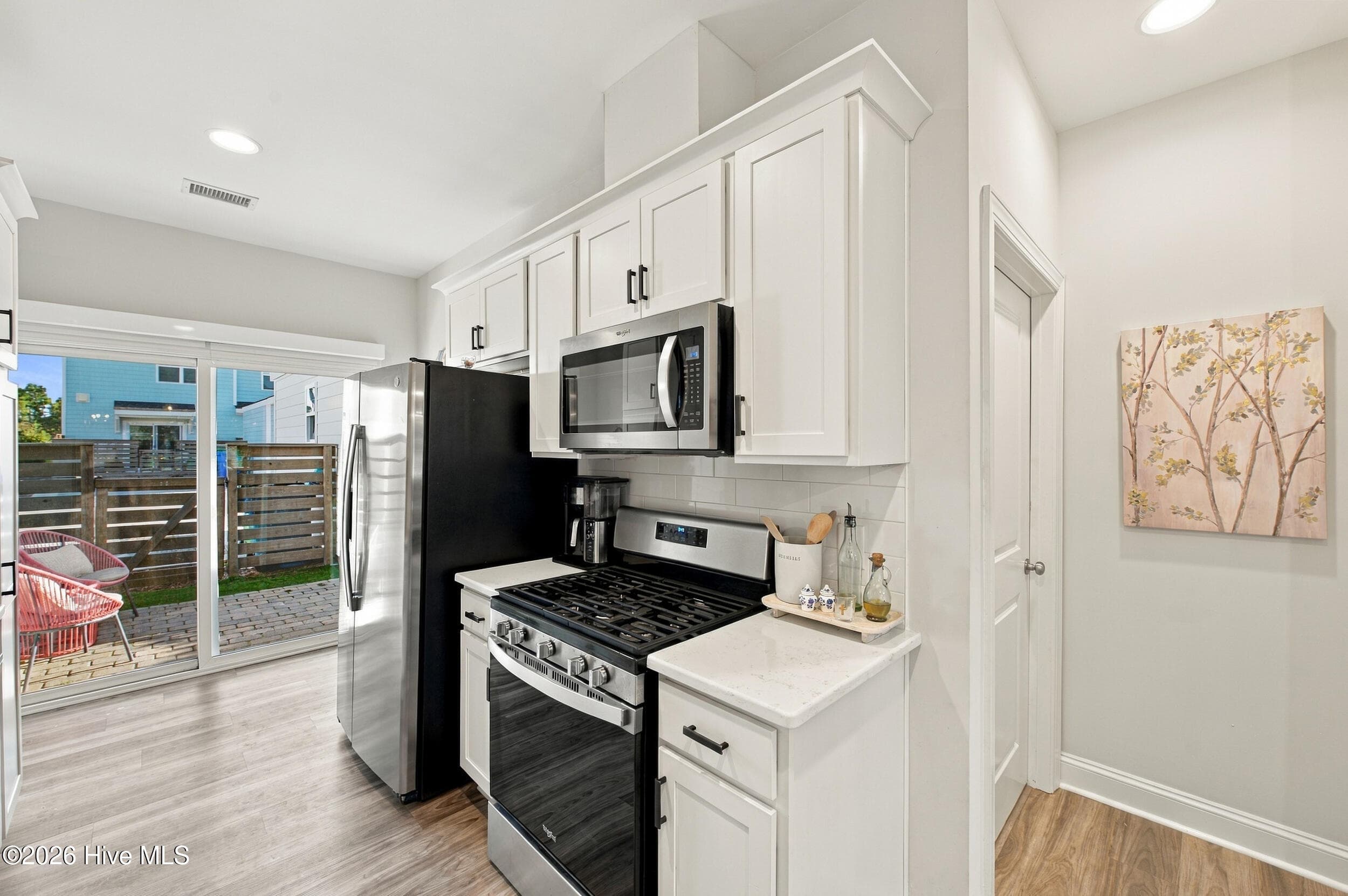 Townhouse at 927 Wharton Avenue, Wilmington, NC 28412, photo 9 of 32
