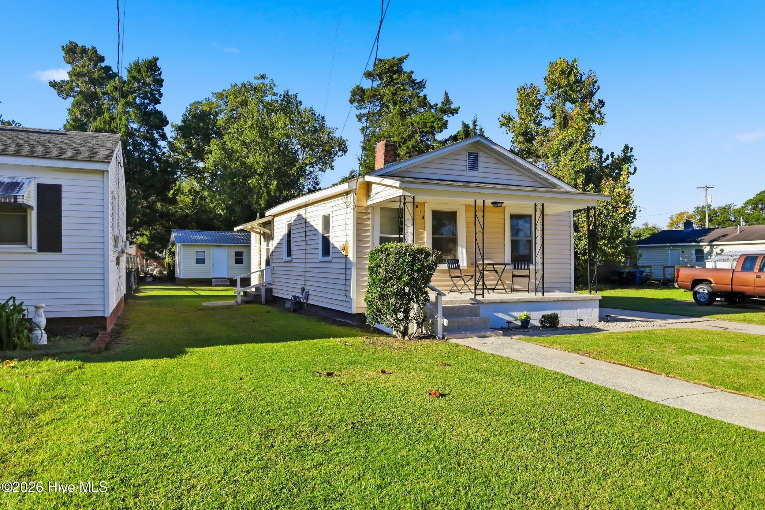 Single Family Residence at 614 W 10th Street, Washington, NC 27889, photo 5 of 26