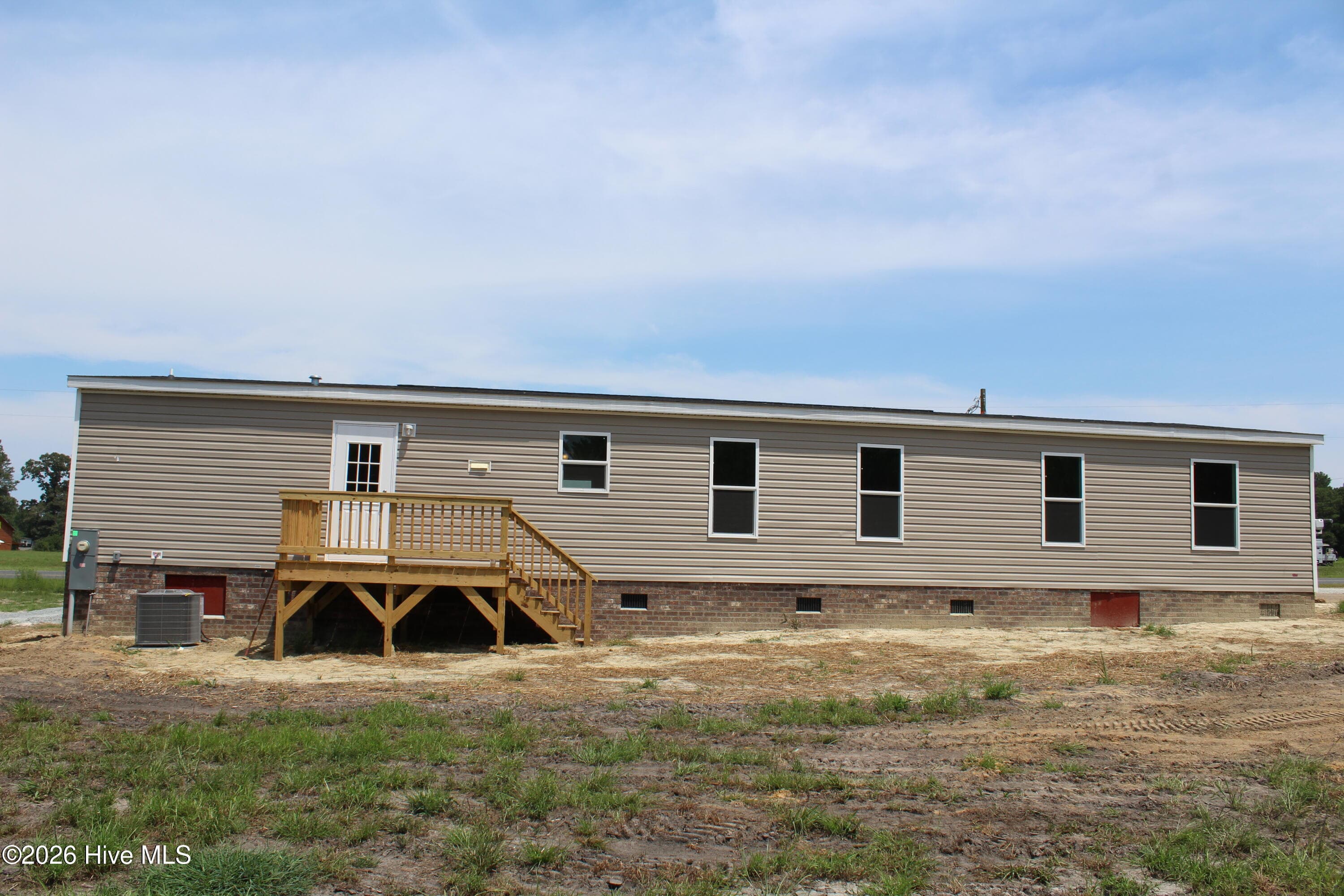 Manufactured Home at 944 Blind Bridge Road, Magnolia, NC 28453, photo 9 of 17