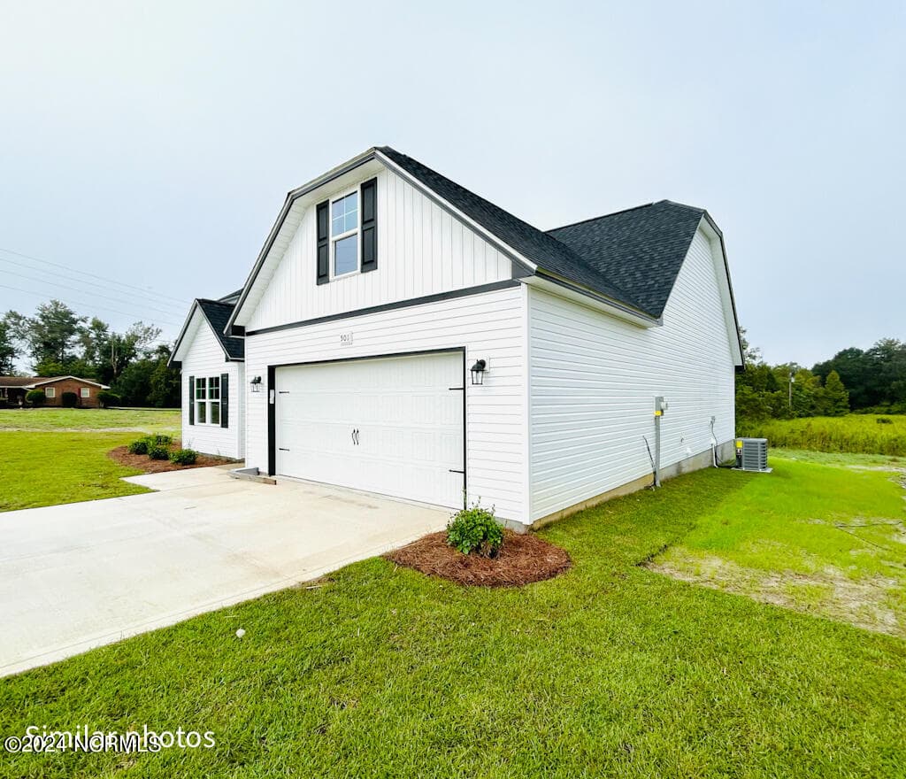 Single Family Residence at 811 N Sandy Shore Court, Holly Ridge, NC 28445, photo 7 of 52
