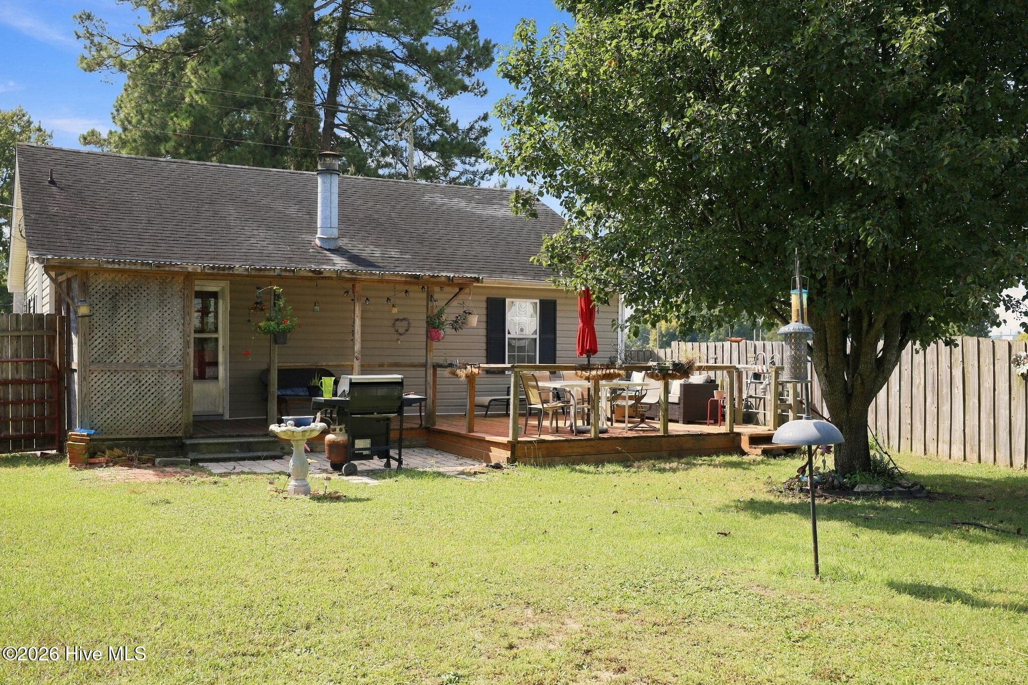 Single Family Residence at 400 E 8th Street, Washington, NC 27889, photo 9 of 41