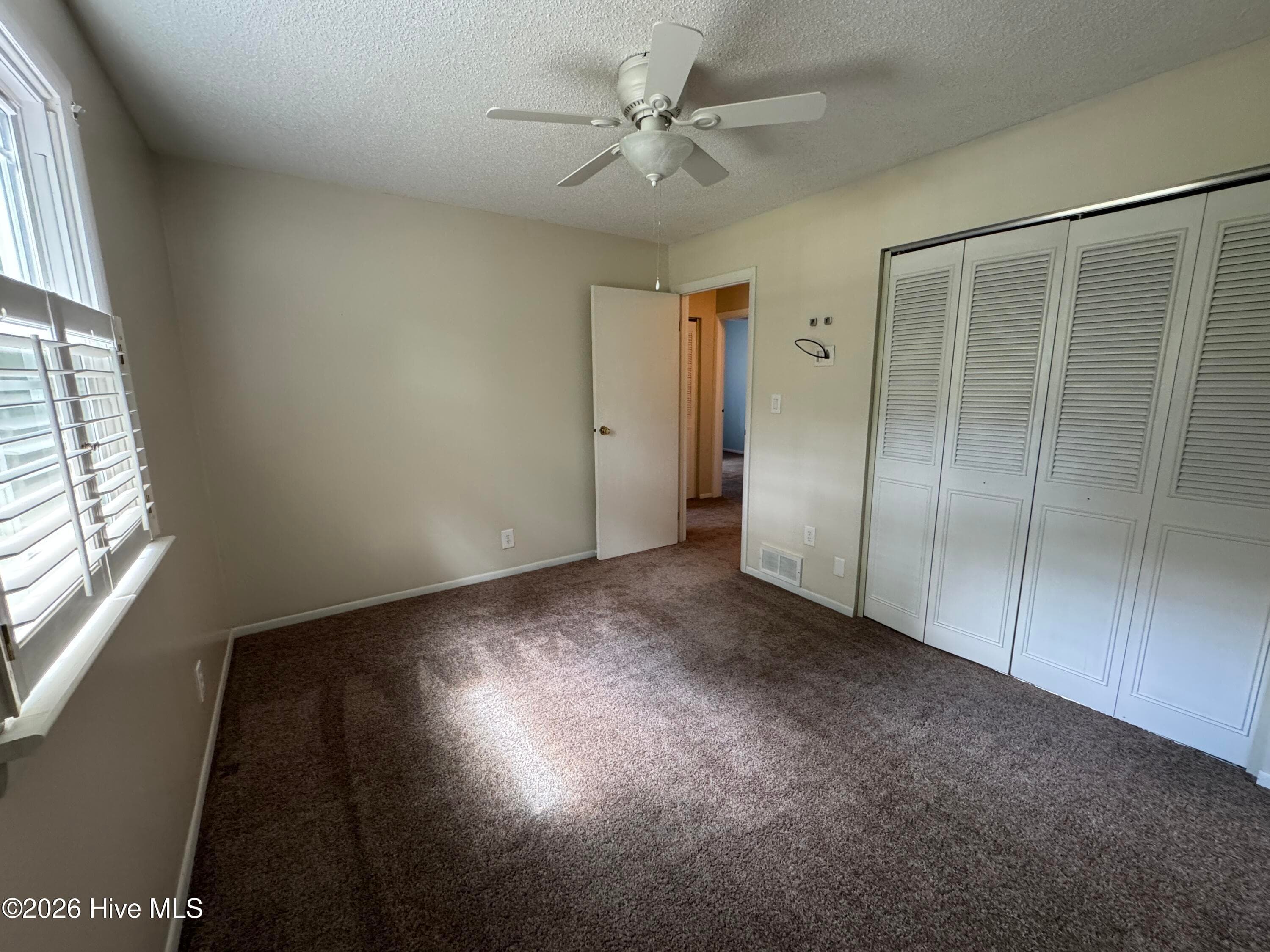 Notice Metal Closet doors and Fans. Also windows have 'wooden blinds'. - 118 Oakwood Drive, Havelock, NC 28532