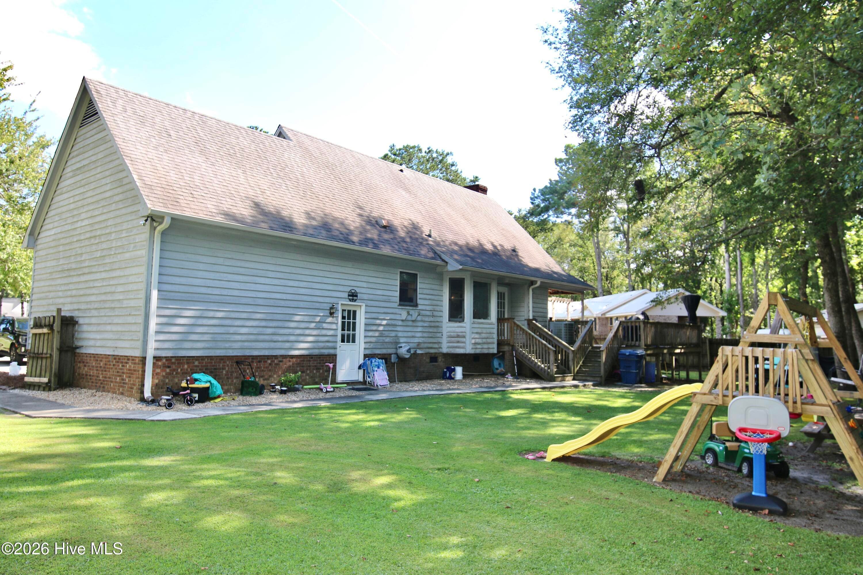 Single Family Residence at 329 S Wedgewood Drive, Washington, NC 27889, photo 31 of 35