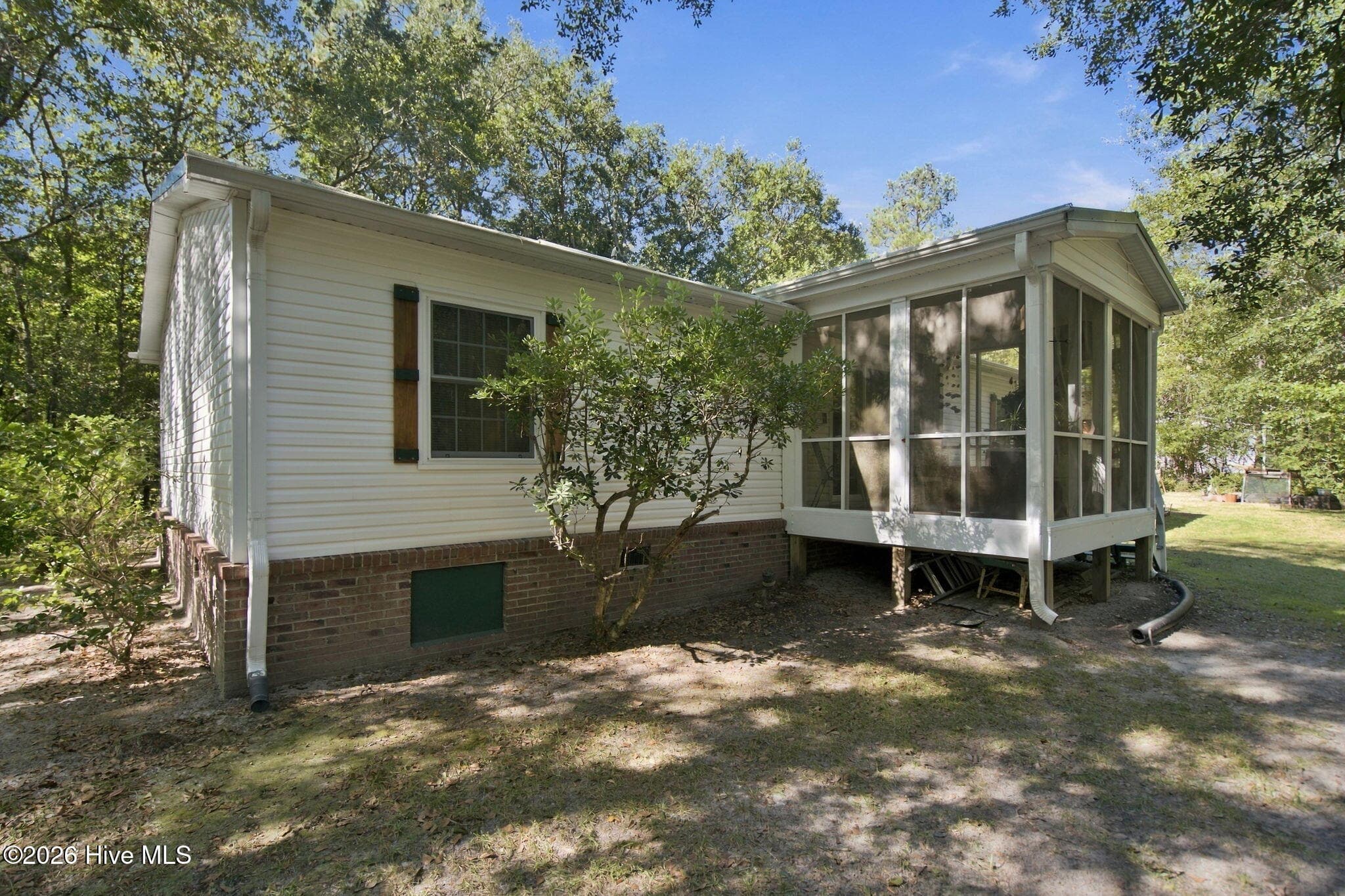 Manufactured Home at 42 Warwick Court, Hampstead, NC 28443, photo 33 of 55