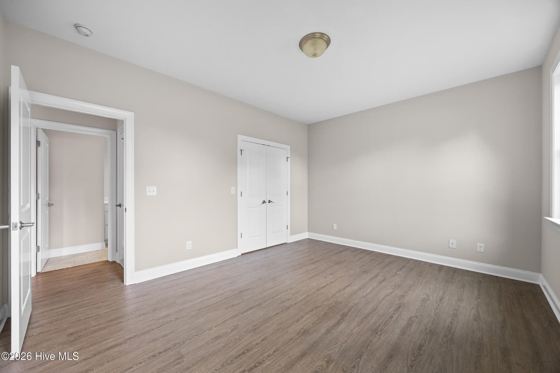 Single Family Residence at 330 Crown Pointe Drive, Hampstead, NC 28443, photo 13 of 51