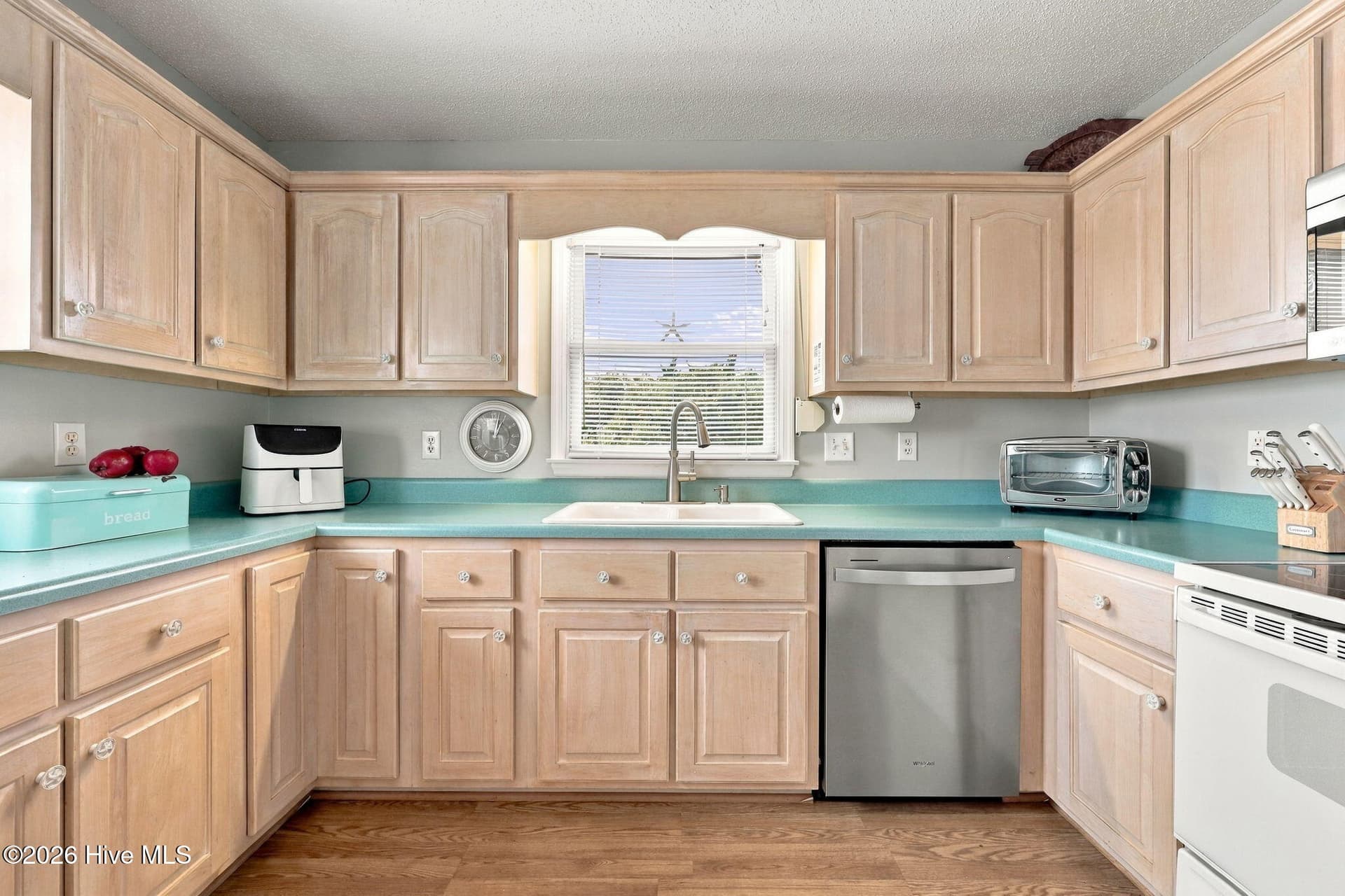 Single Family Residence at 104 Howe Street, Emerald Isle, NC 28594, photo 6 of 44