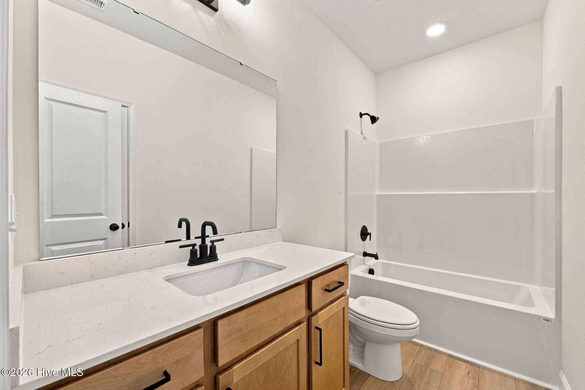 Full Sized Guest Bath - 1224 Petite Terre Court, New Bern, NC 28560