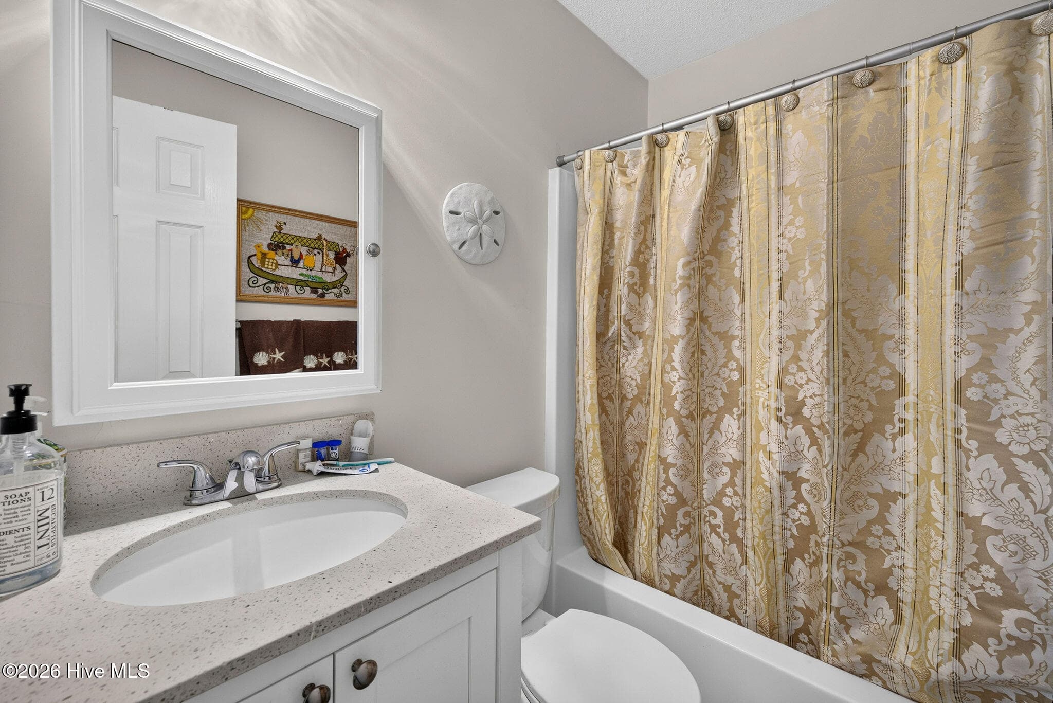 Single Family Residence at 21 S Oak Drive, Surf City, NC 28445, photo 15 of 46