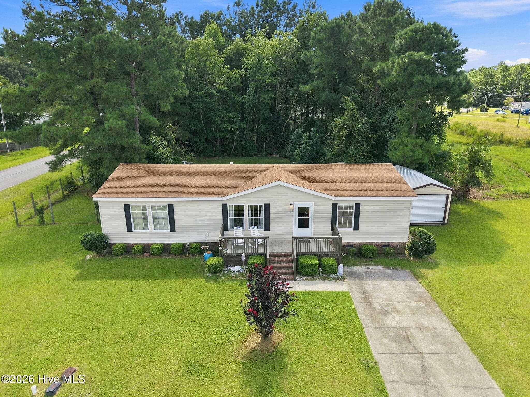 Manufactured Home at 206 Shipmans Pike, Jacksonville, NC 28546, photo 2 of 51