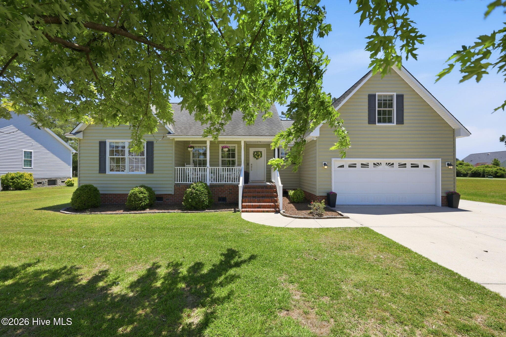 Single Family Residence at 1129 Coral Reef Drive, New Bern, NC 28560, photo 12 of 68