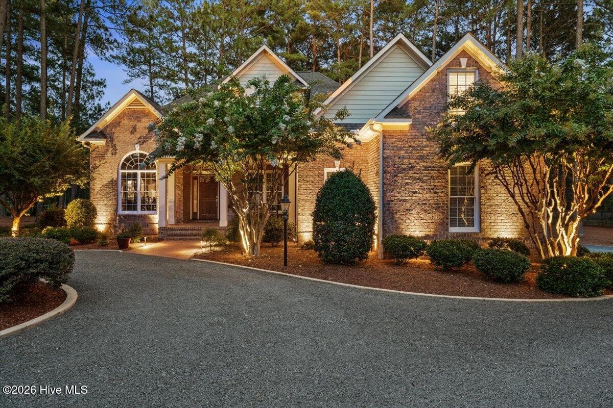 Single Family Residence at 14 Rathlin Court, Pinehurst, NC 28374, photo 5 of 58