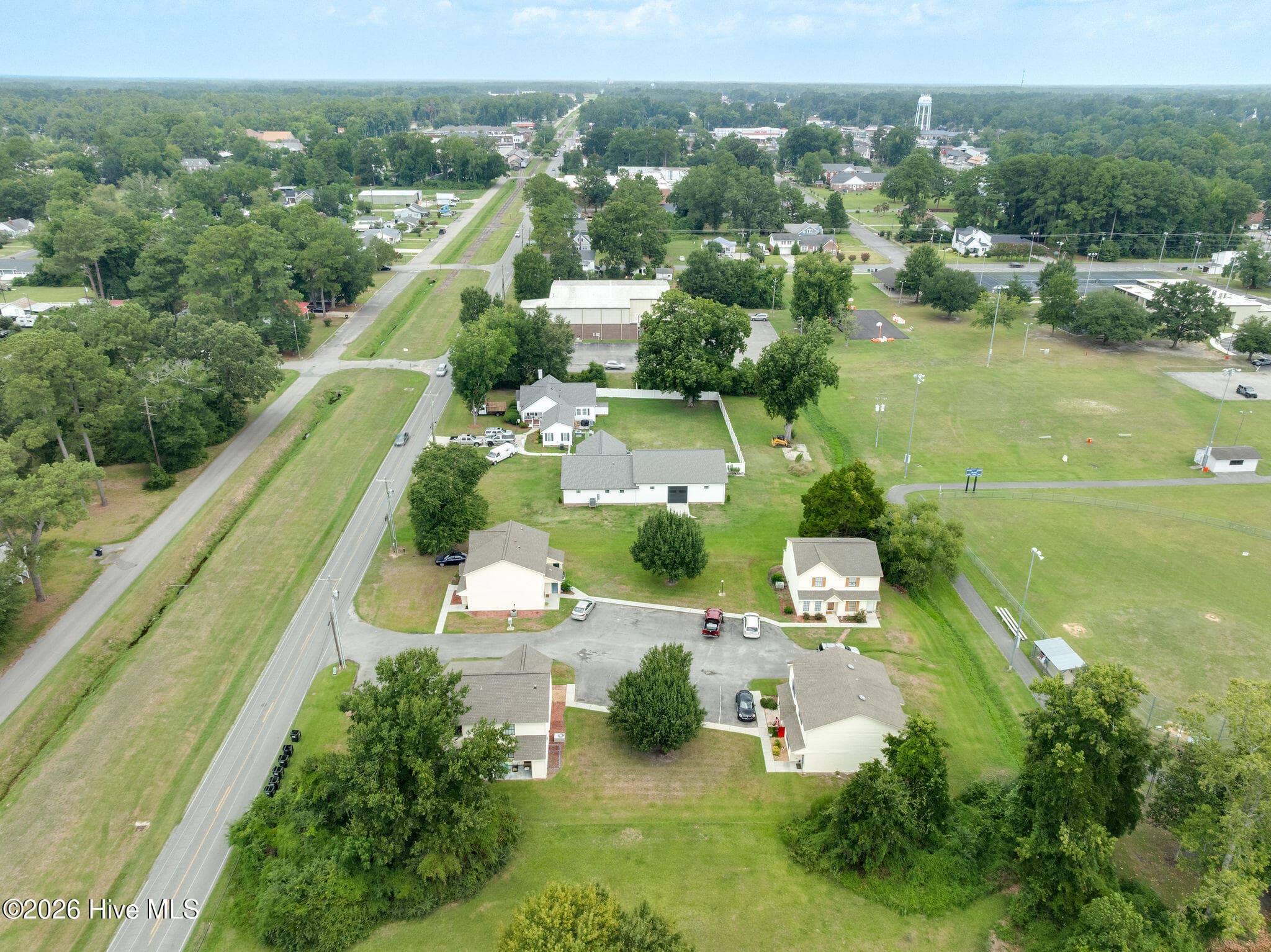 Multi Family at 611 SE Railroad Street, Wallace, NC 28466, photo 4 of 4