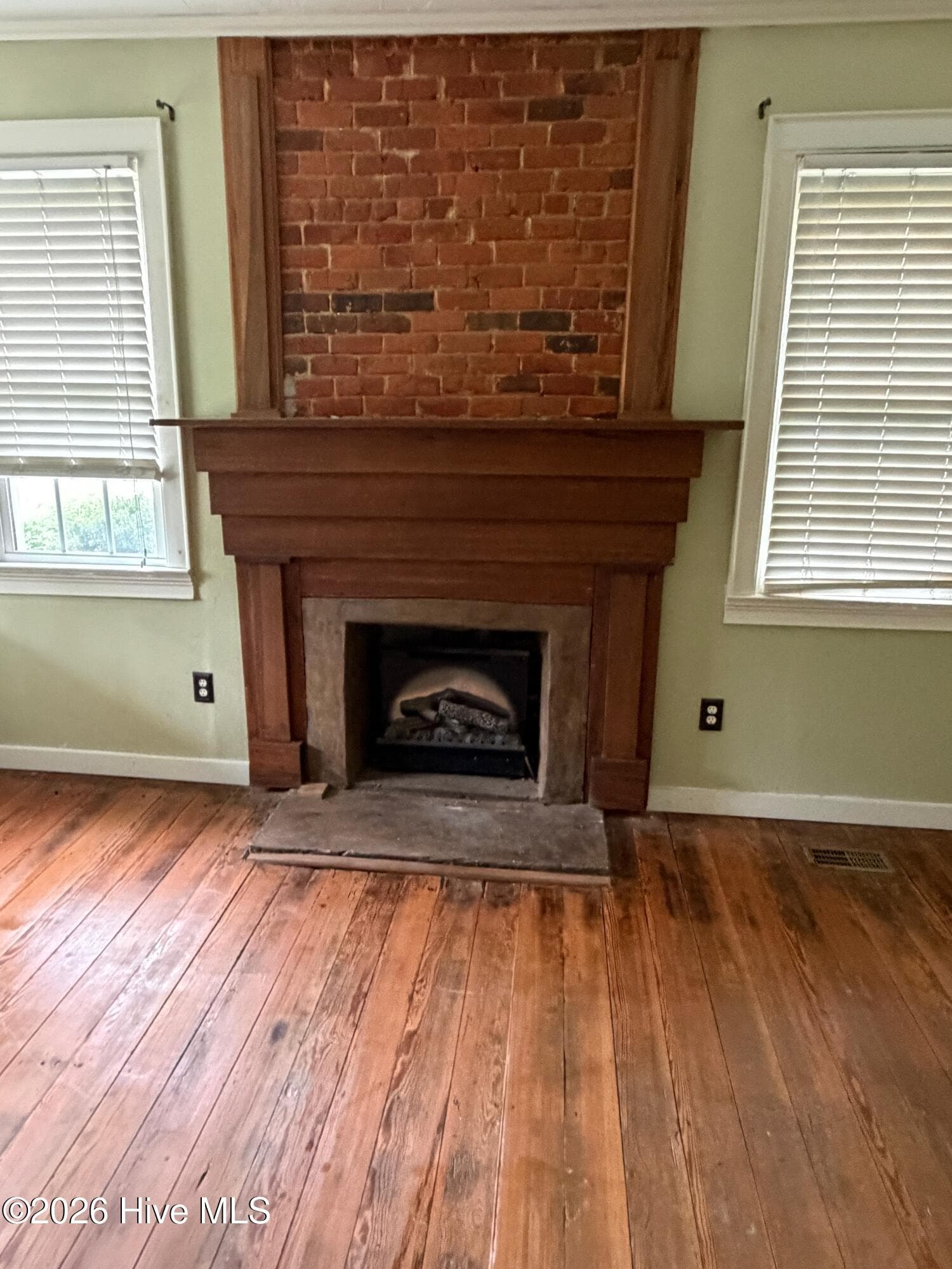 Single Family Residence at 302 N Front Street, Hamilton, NC 27840, photo 2 of 3