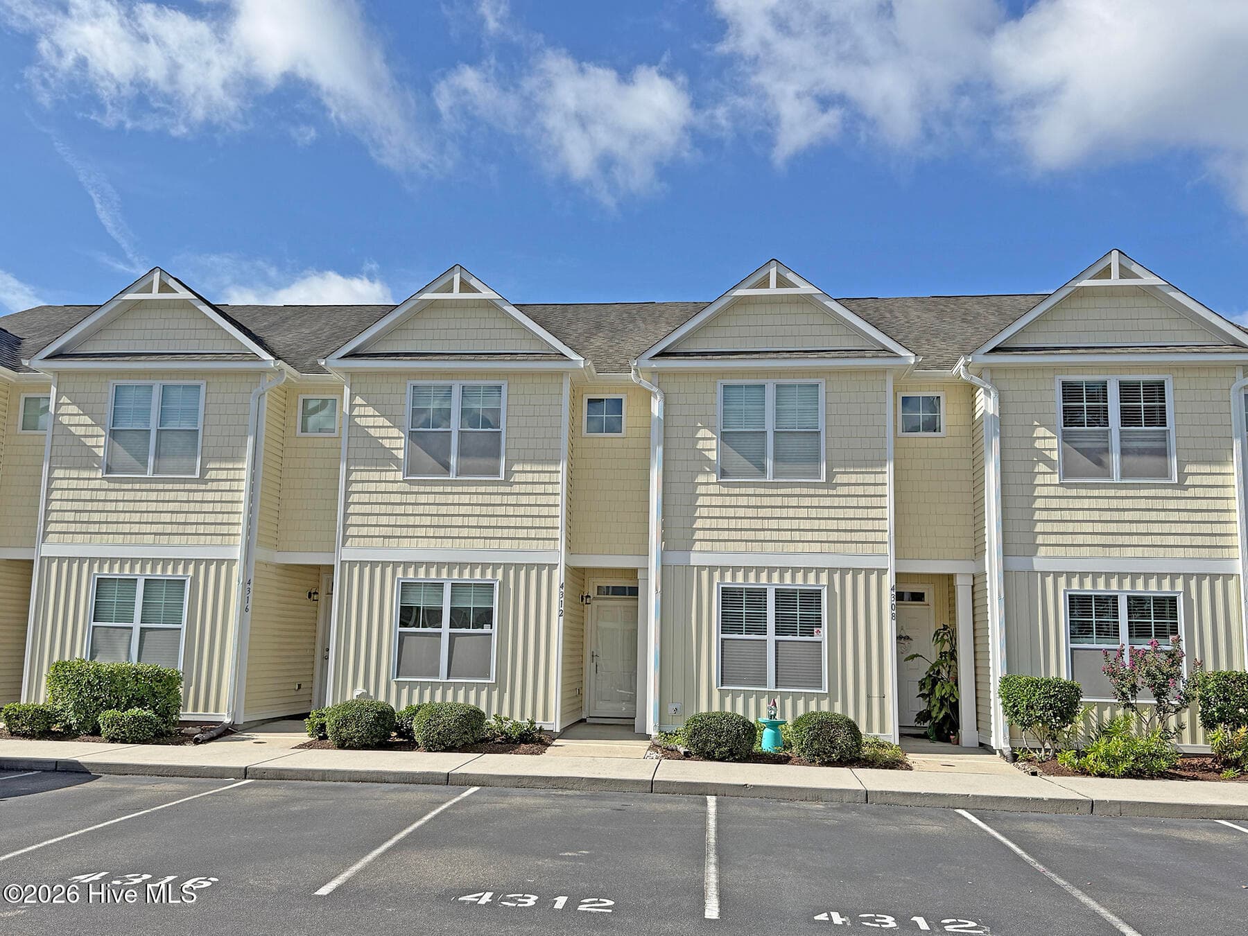 Townhouse at 4312 Eleuthera Lane, Wilmington, NC 28412, photo 2 of 40