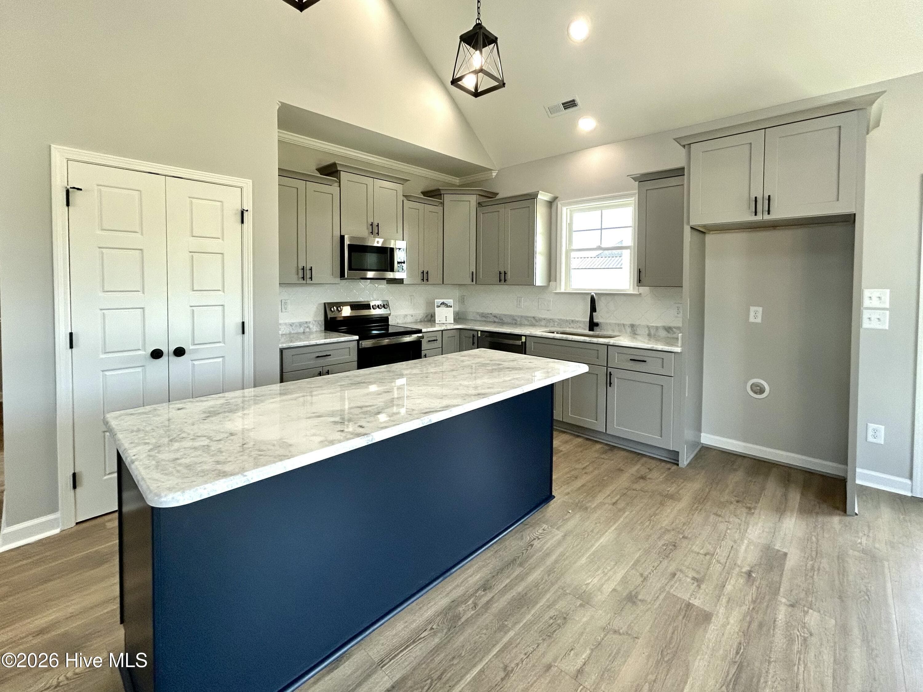 Single Family Residence at 3763 Huntcliff Drive, La Grange, NC 28551, photo 8 of 30