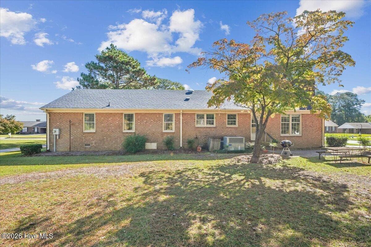 Single Family Residence at 3000 Camelot Drive, Kinston, NC 28504, photo 8 of 51