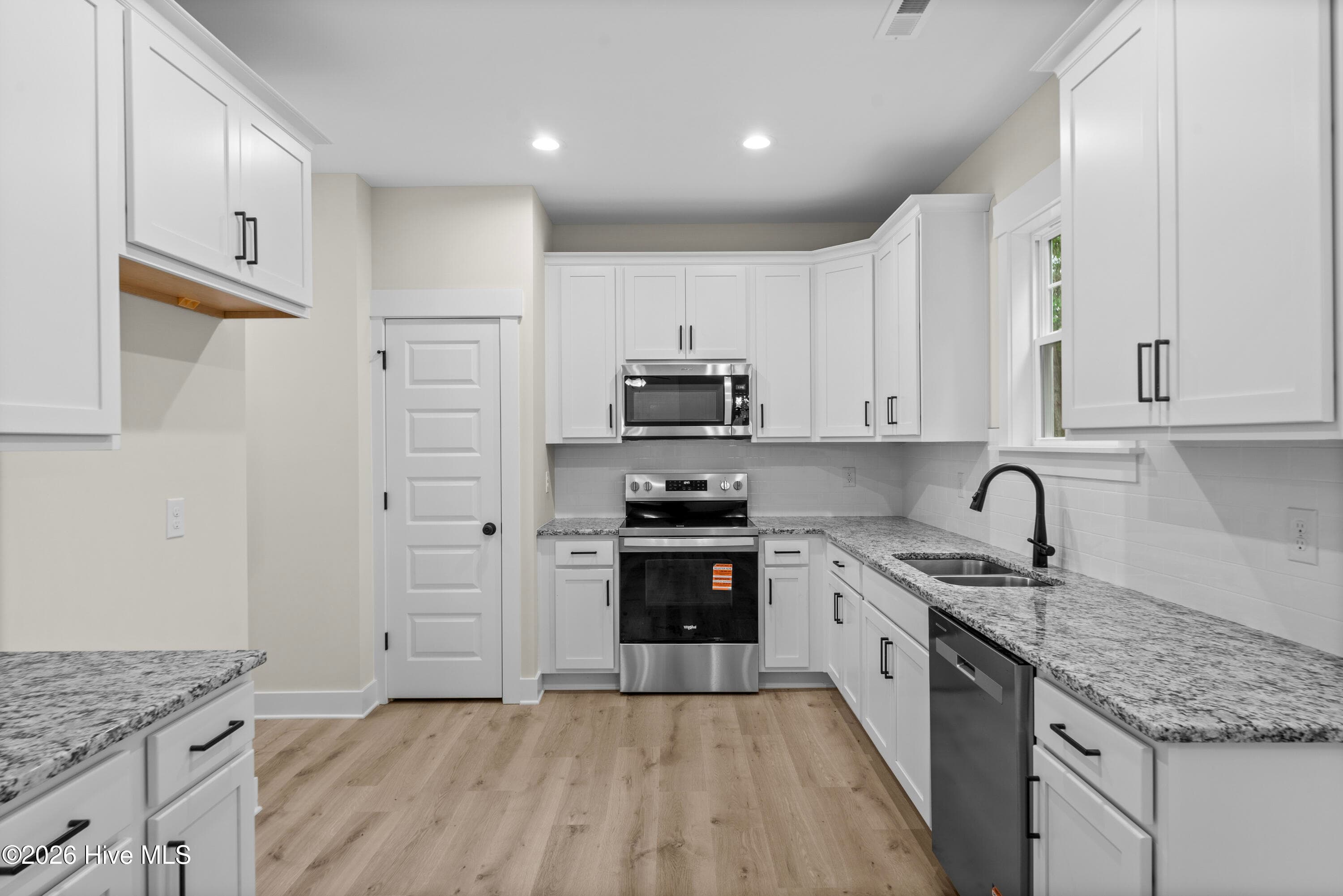 Single Family Residence at 400 Stone Hawk Lane, New Bern, NC 28560, photo 33 of 110