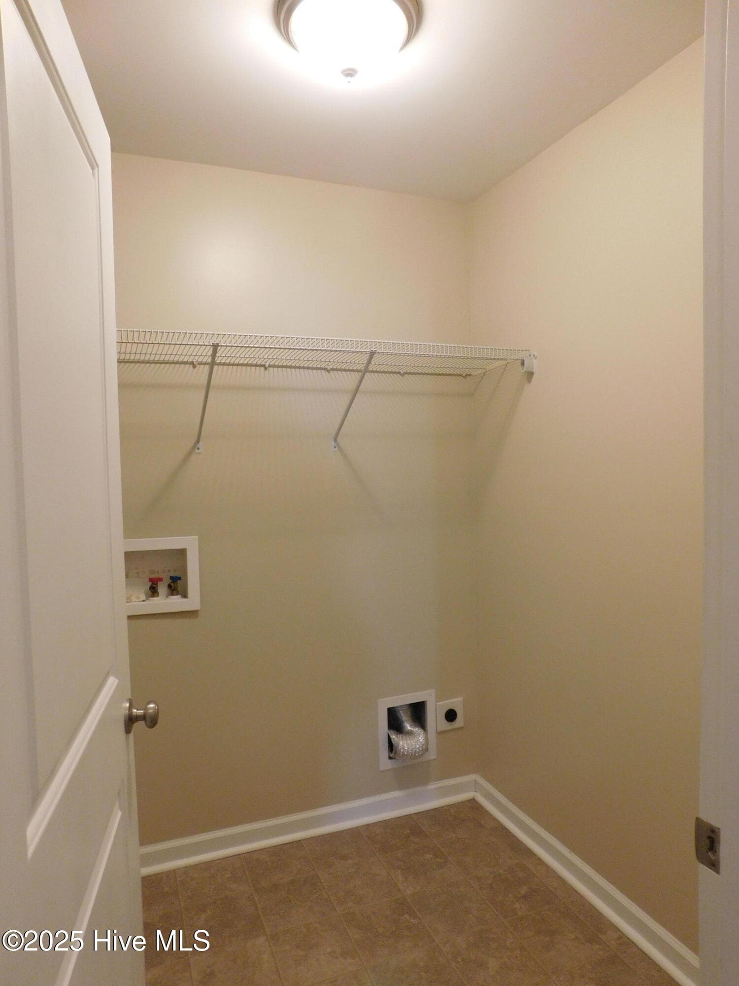 Single Family Residence at 107 Lynden Lane, New Bern, NC 28560, photo 9 of 21