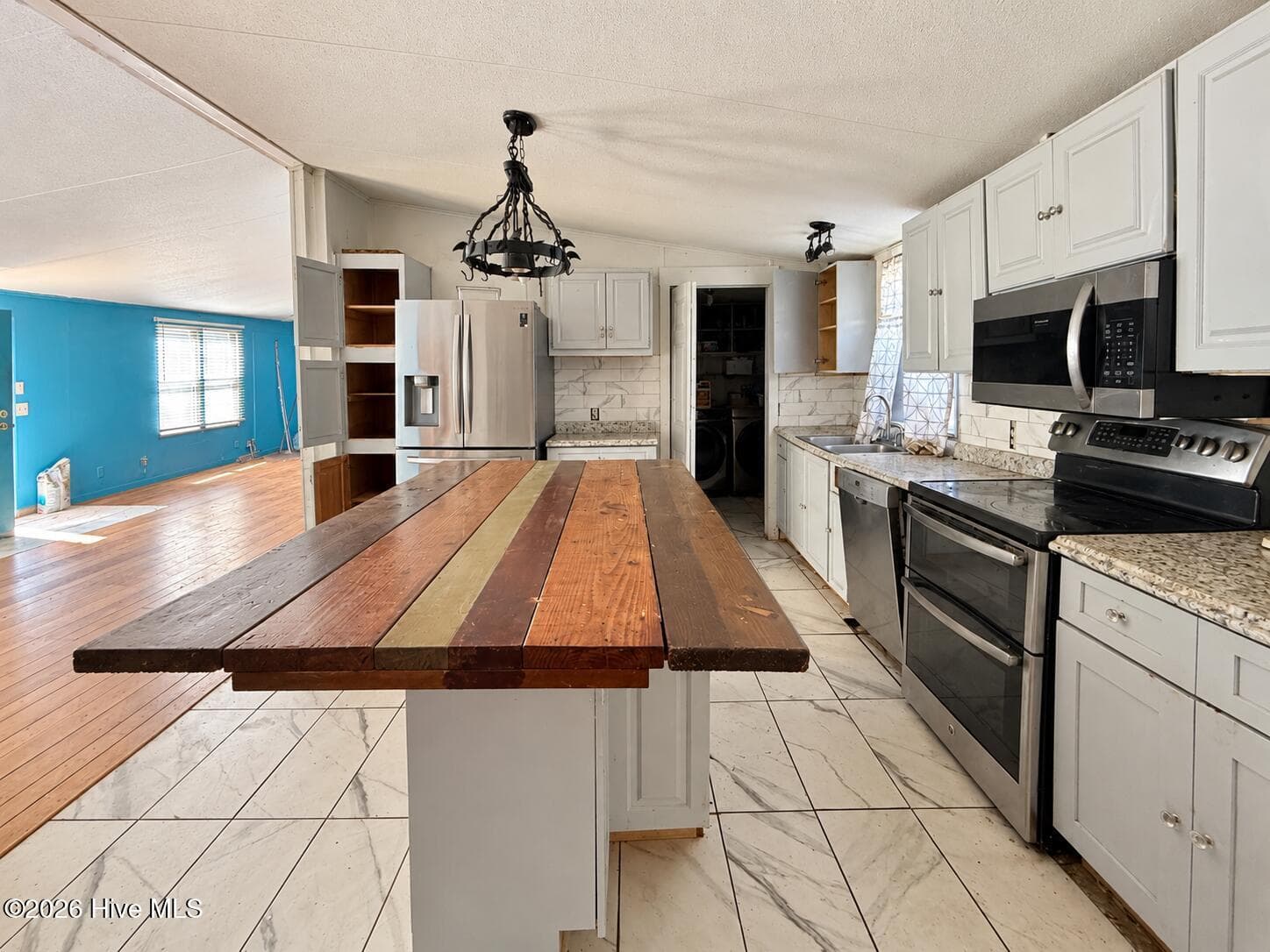 Manufactured Home at 303 Evans Bass Road # B, Edenton, NC 27932, photo 2 of 7