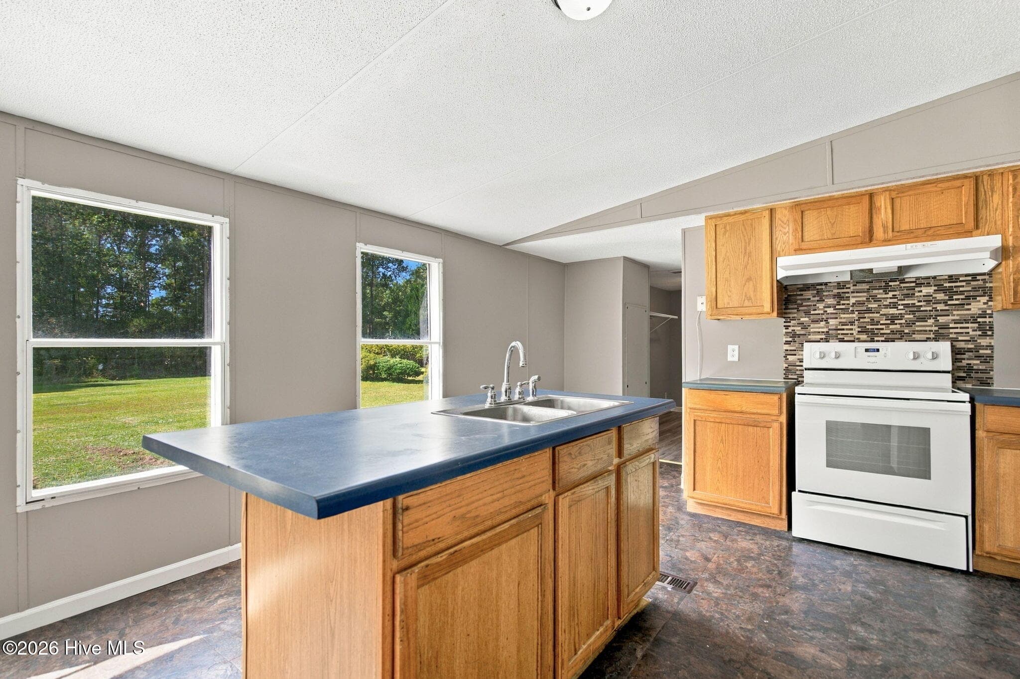 Manufactured Home at 185 New Hope Lane SE, Leland, NC 28451, photo 18 of 49