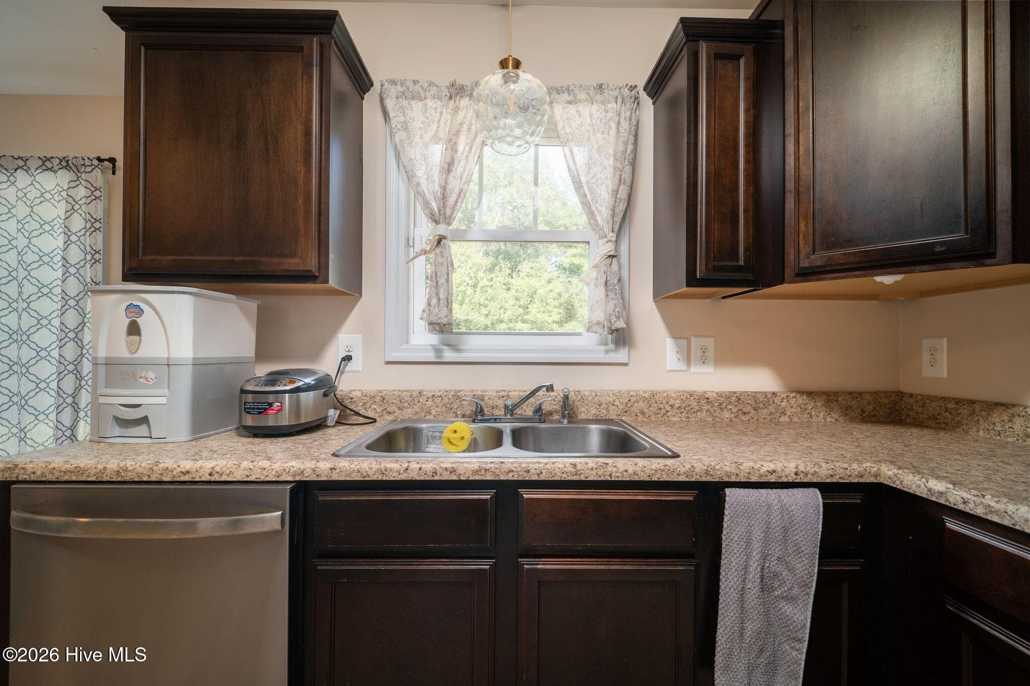 Single Family Residence at 105 Worvin Lane, Richlands, NC 28574, photo 15 of 41