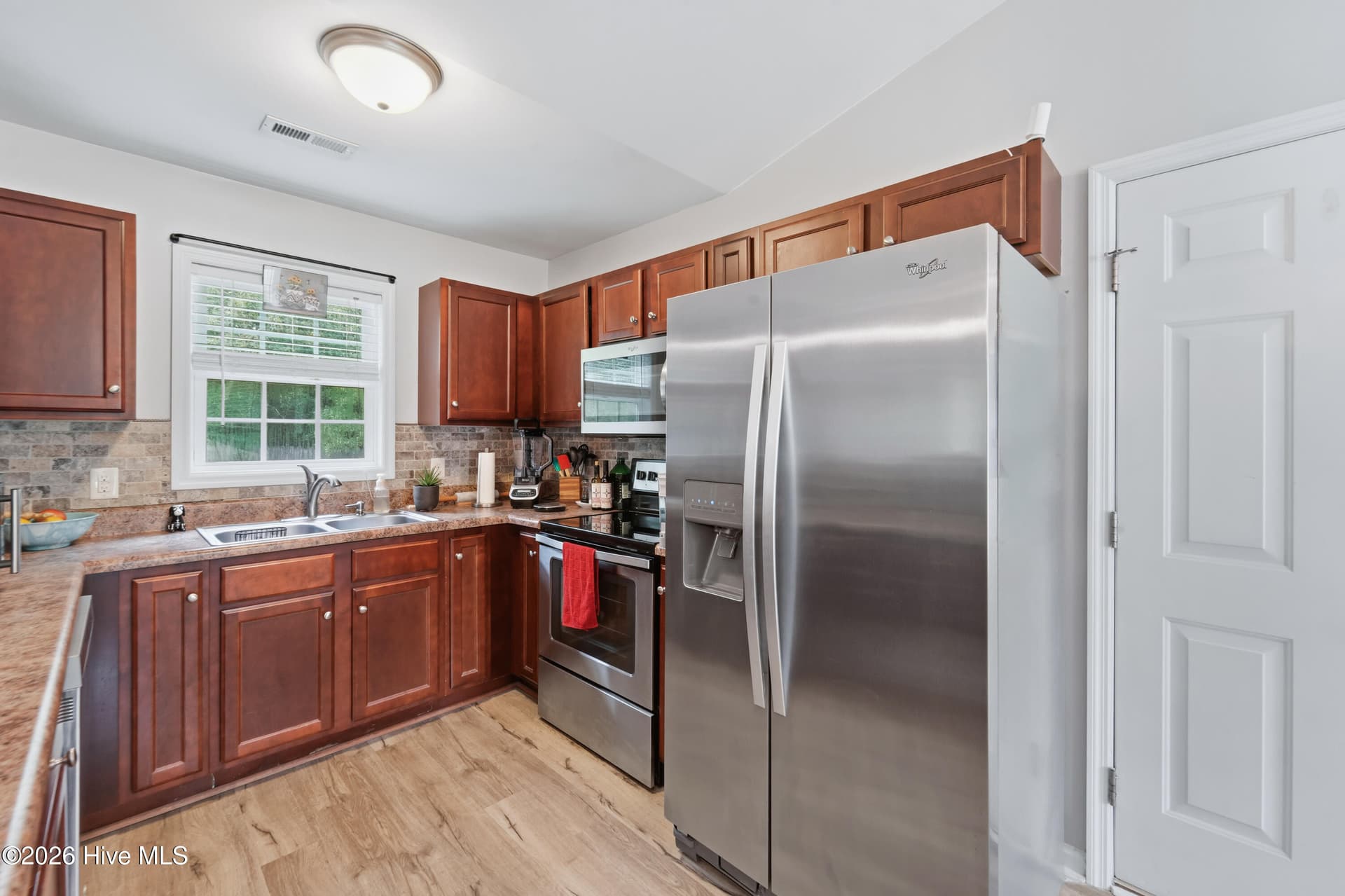 Single Family Residence at 206 Sweet Gum Lane, Richlands, NC 28574, photo 12 of 32