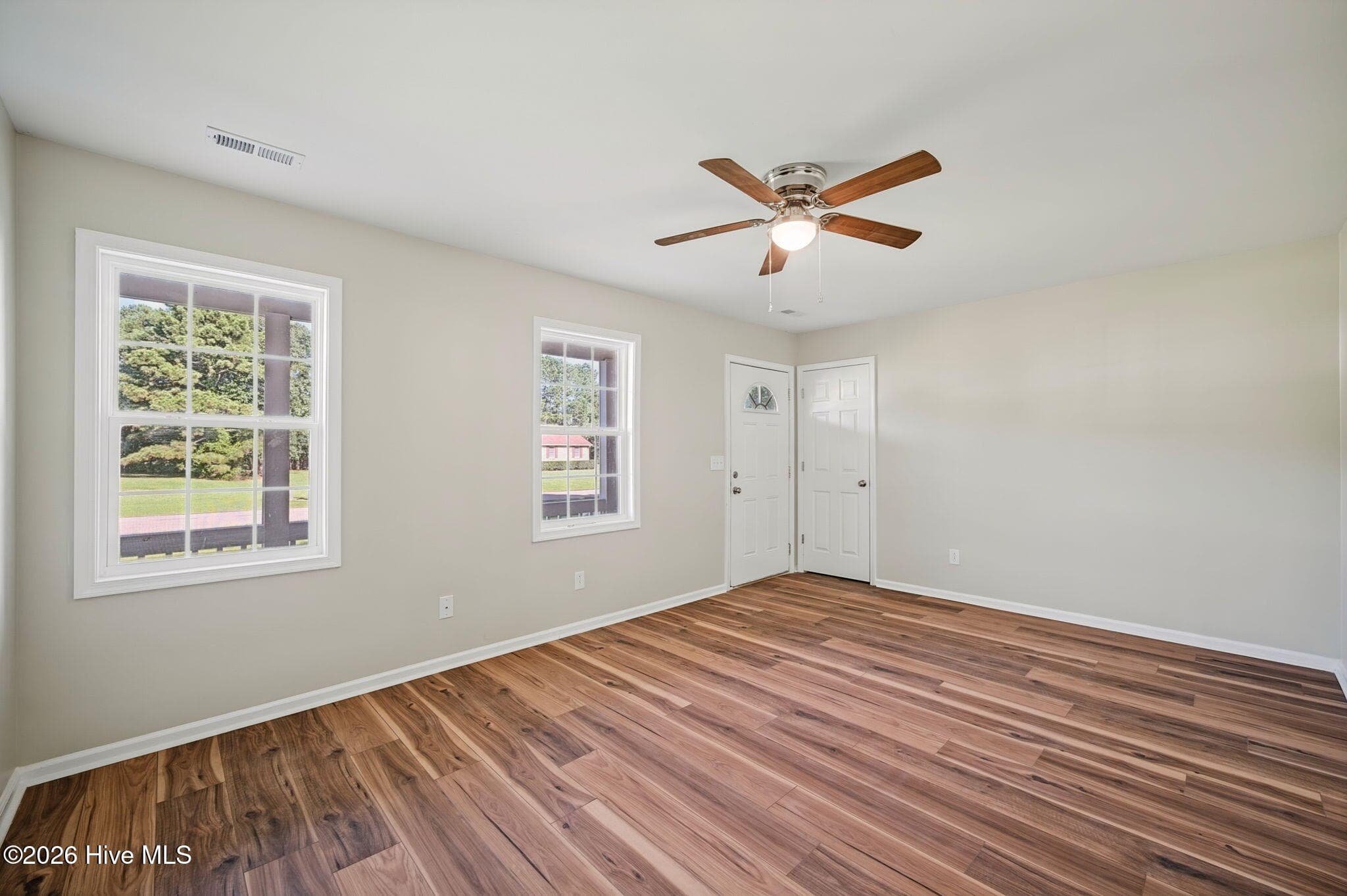 Open inviting living room - 404 Betty Drive, Elizabeth City, NC 27909