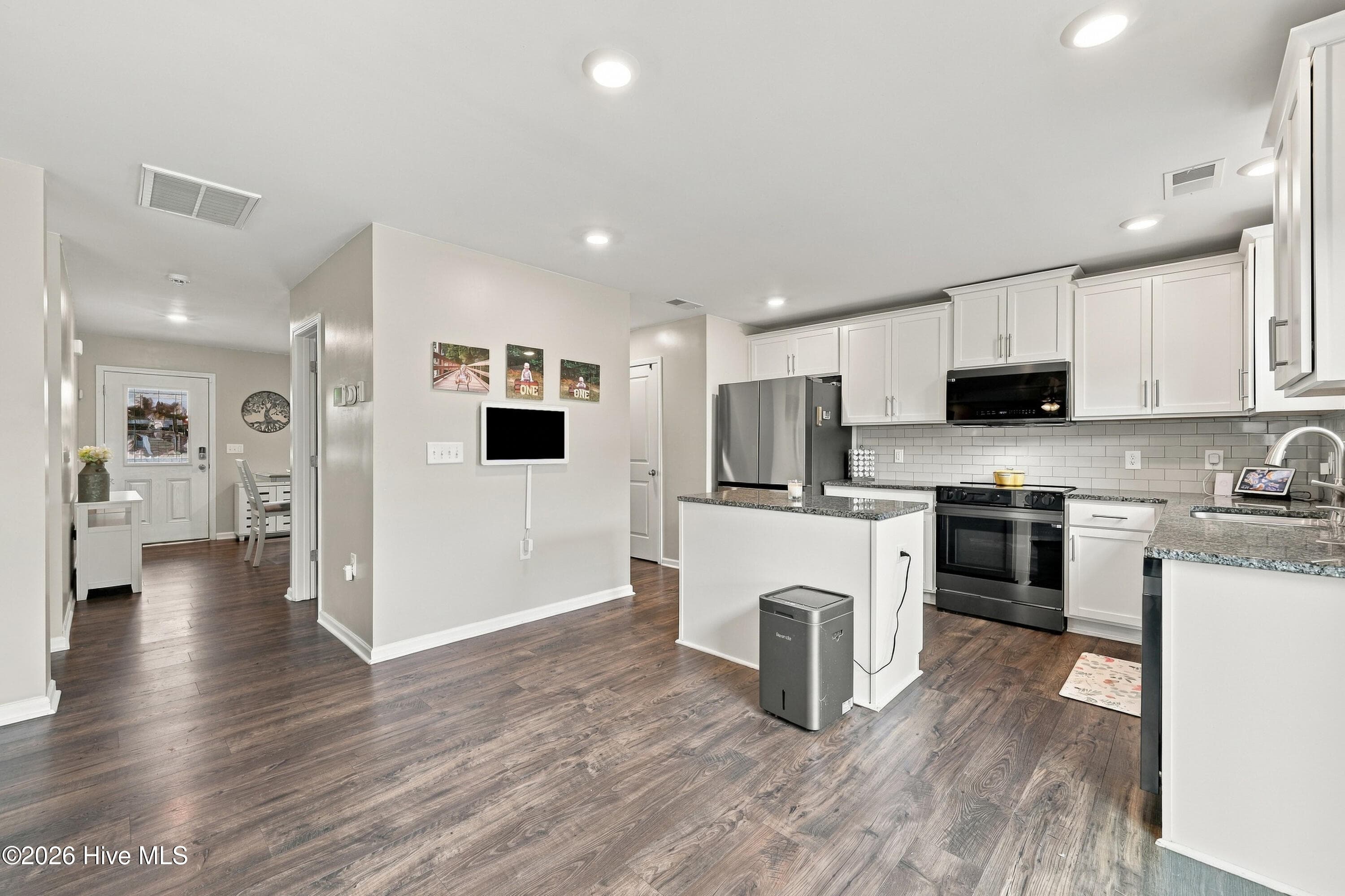 Single Family Residence at 414 Frida Road, New Bern, NC 28560, photo 15 of 54