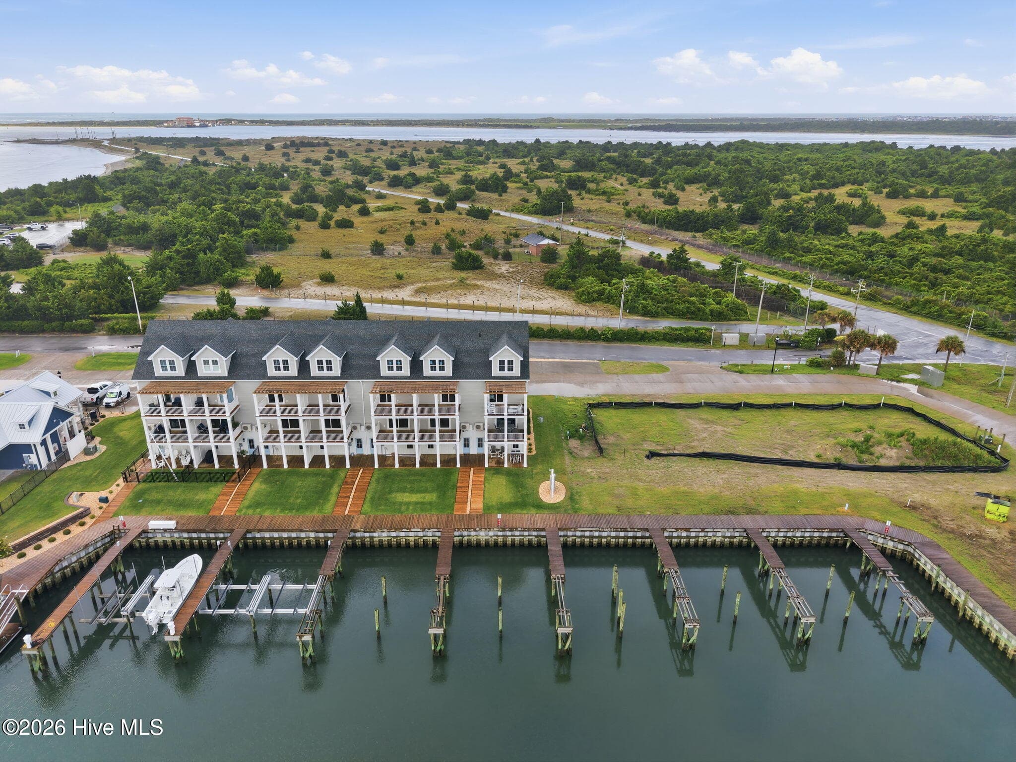 Townhouse at 200 Olde Towne Yacht Club Drive 50, Beaufort, NC 28516, photo 9 of 53