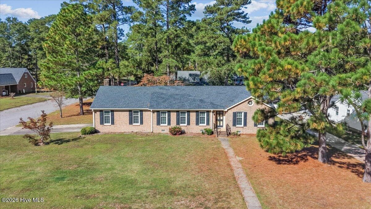 Single Family Residence at 3000 Camelot Drive, Kinston, NC 28504, photo 17 of 51