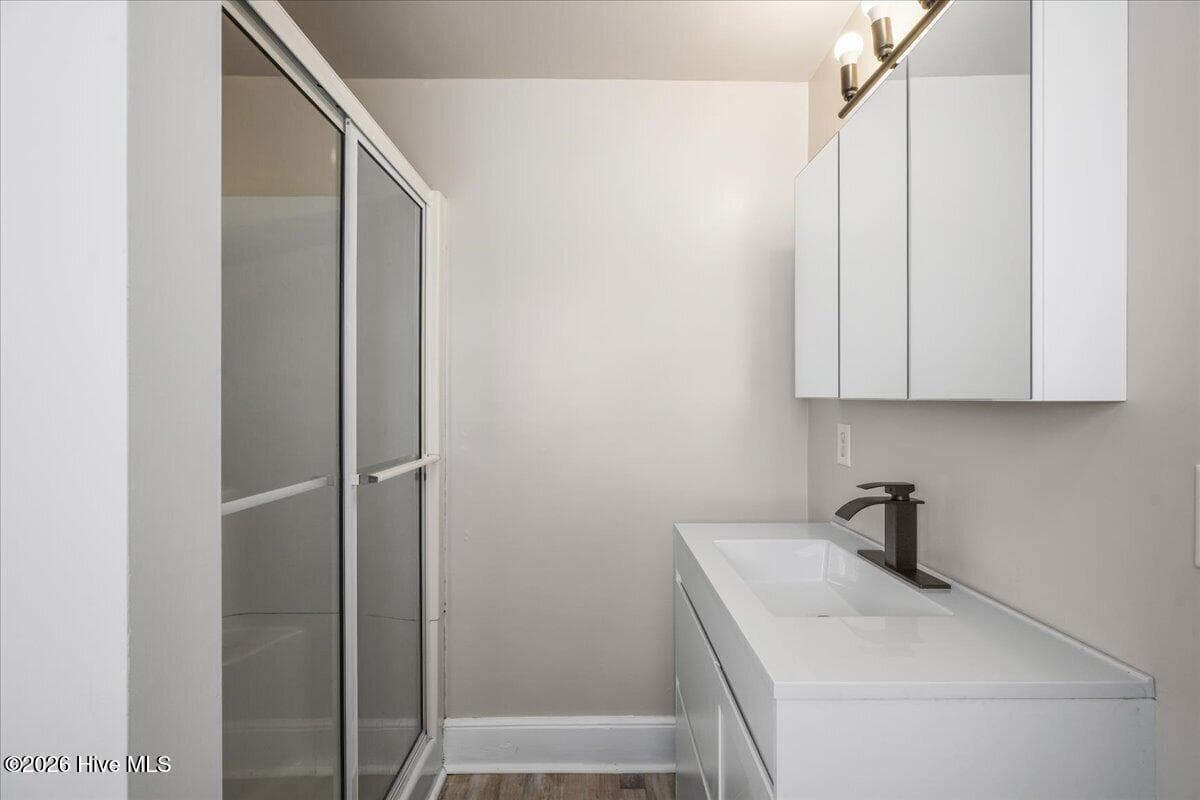 Primary Bath - 751 Tyree Road, Kinston, NC 28504