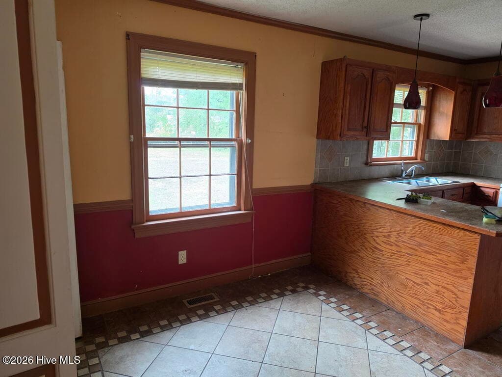 Single Family Residence at 2211 Tanglewood Drive, Kinston, NC 28504, photo 6 of 15