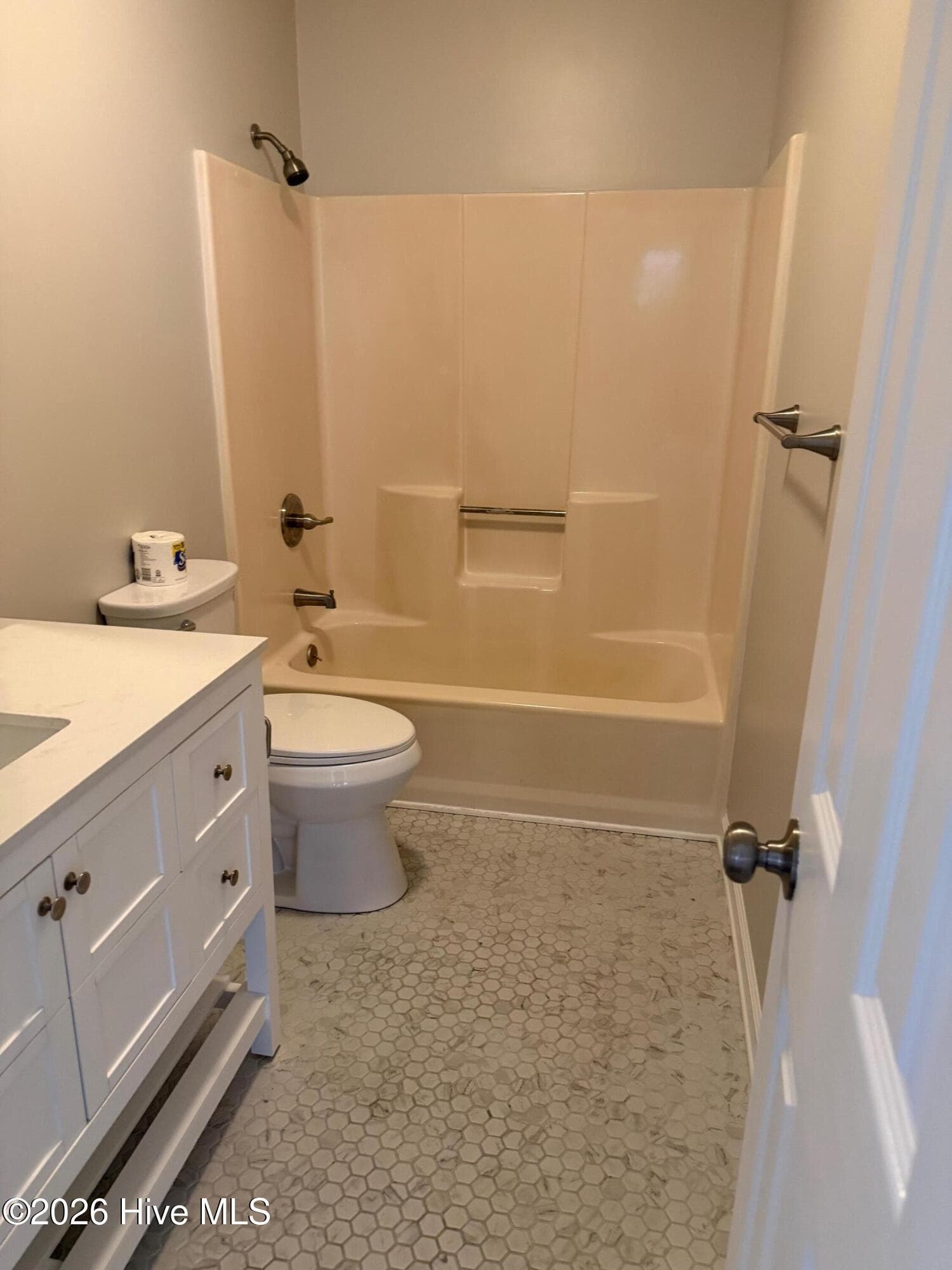 Hall Bath - 7012 N Northbend Road, Wilmington, NC 28411